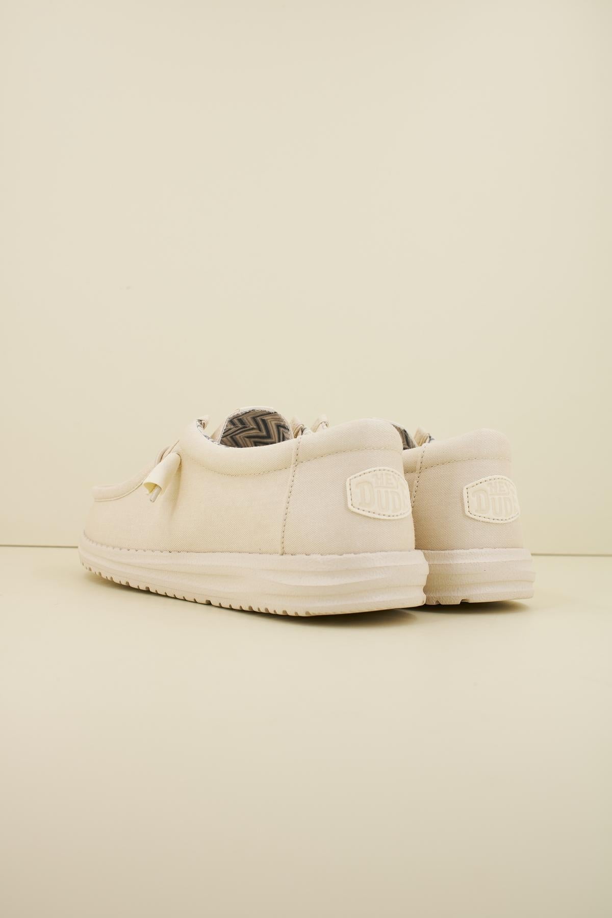 HEY DUDE WALLY STRETCH CANVAS en color BLANCO (3)