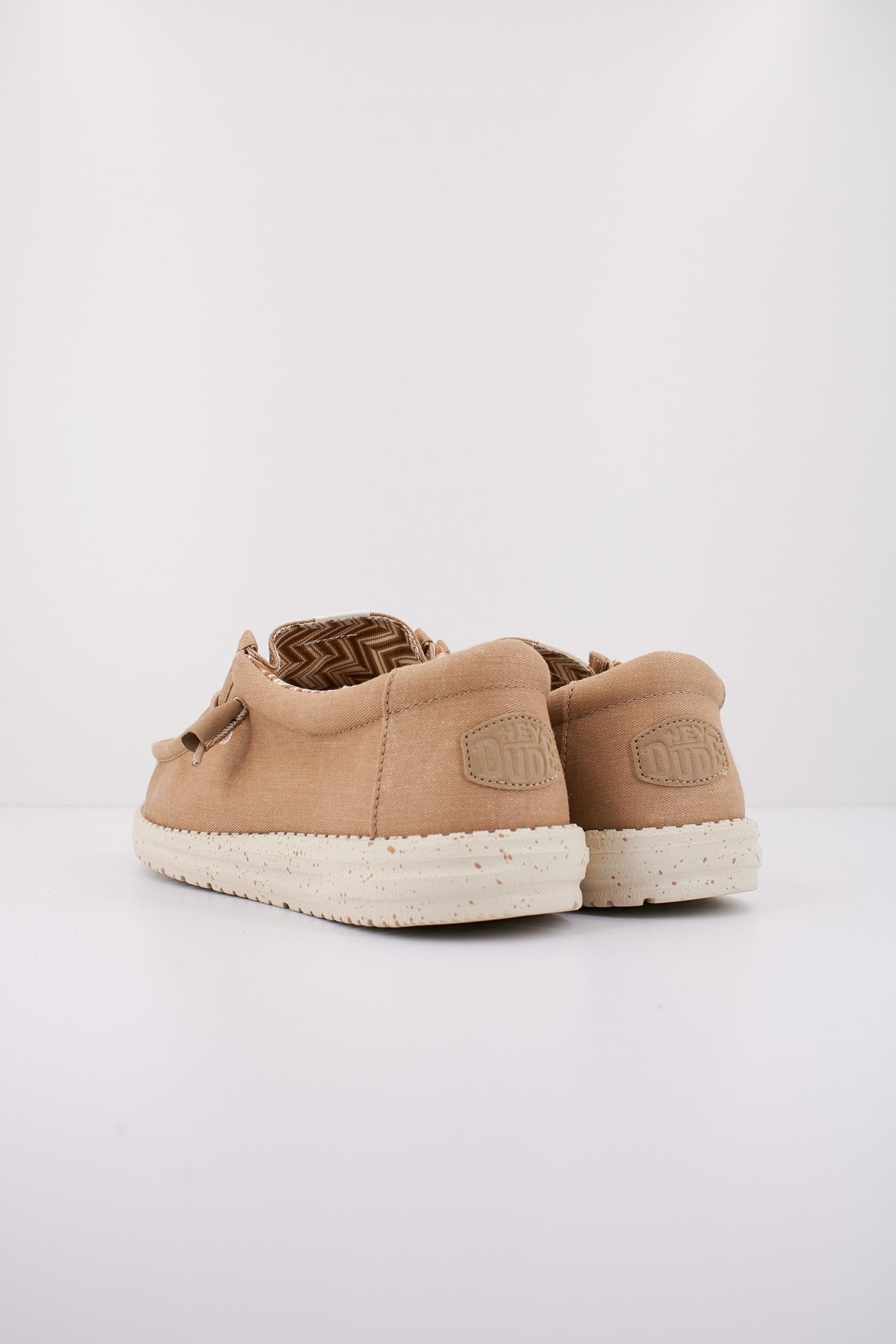 HEY DUDE WALLY STRETCH CANVAS en color MARRON (3)