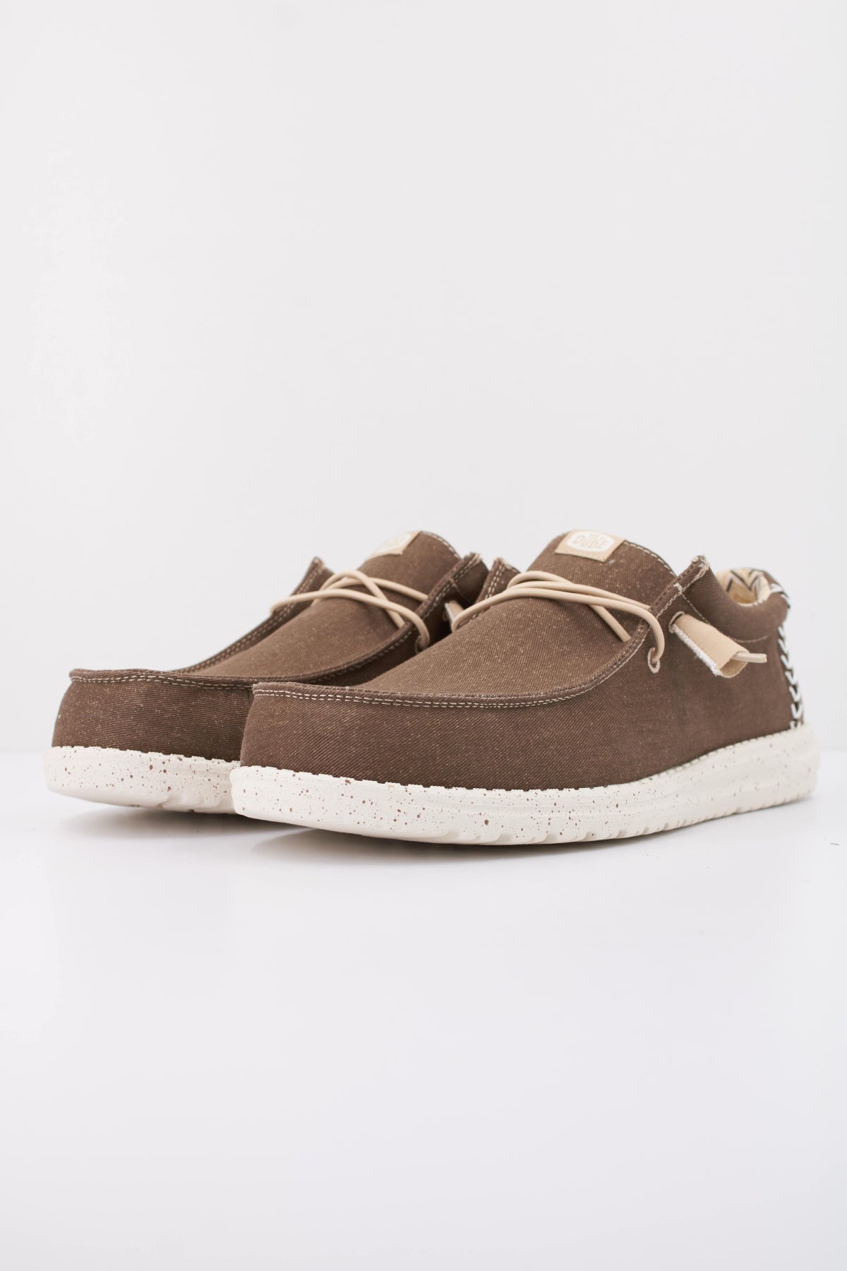 HEY DUDE WALLY STRETCH CANVAS en color MARRON (2)