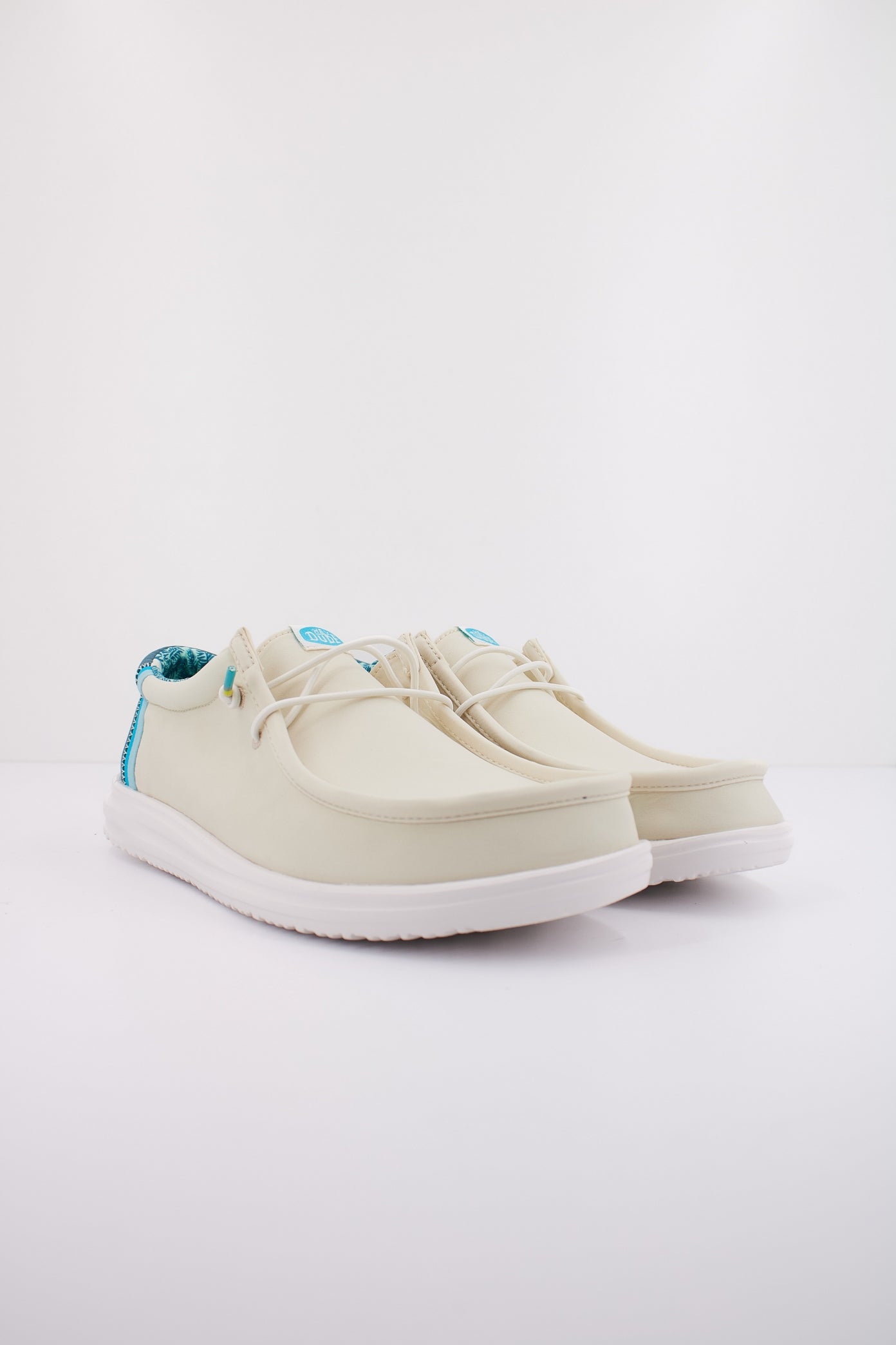 HEY DUDE WALLY HO SURF en color BLANCO (2)