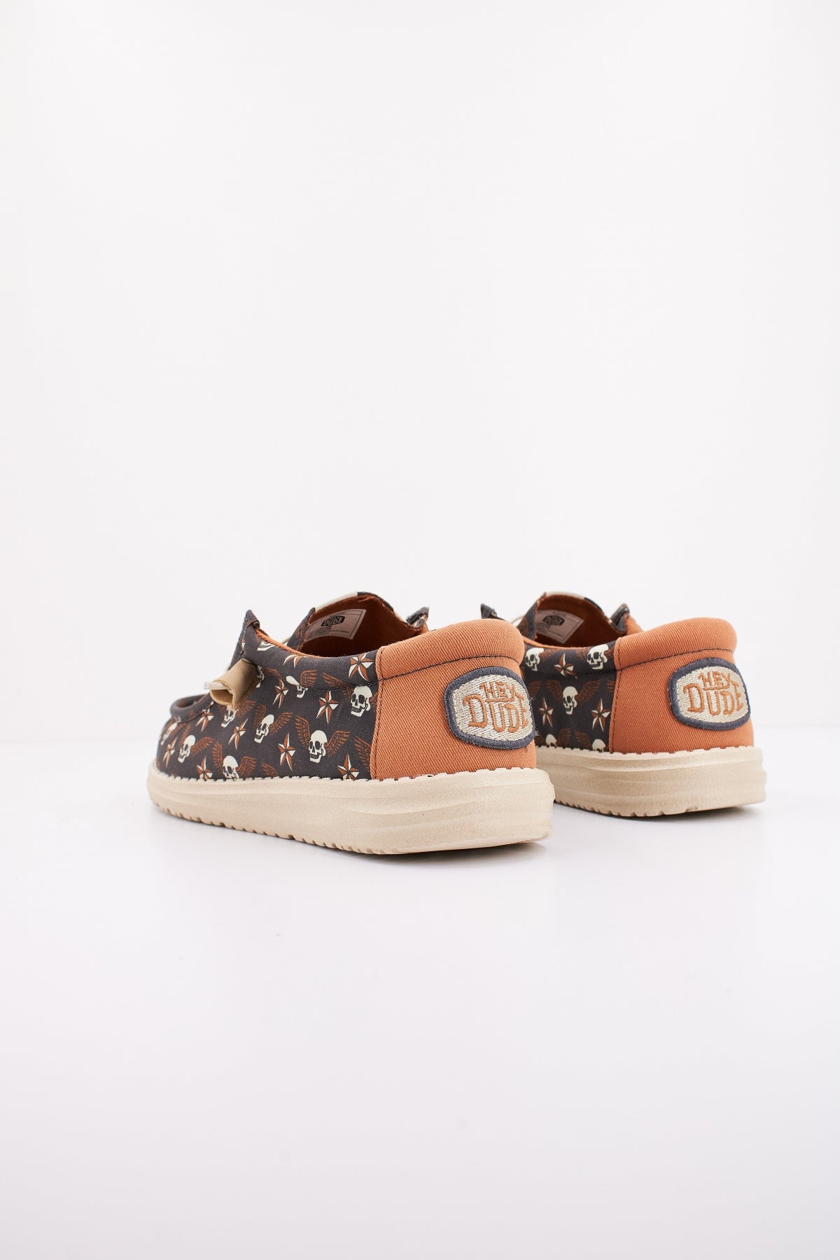 HEY DUDE WALLY STARS N SKULLS PRINT en color GRIS (3)