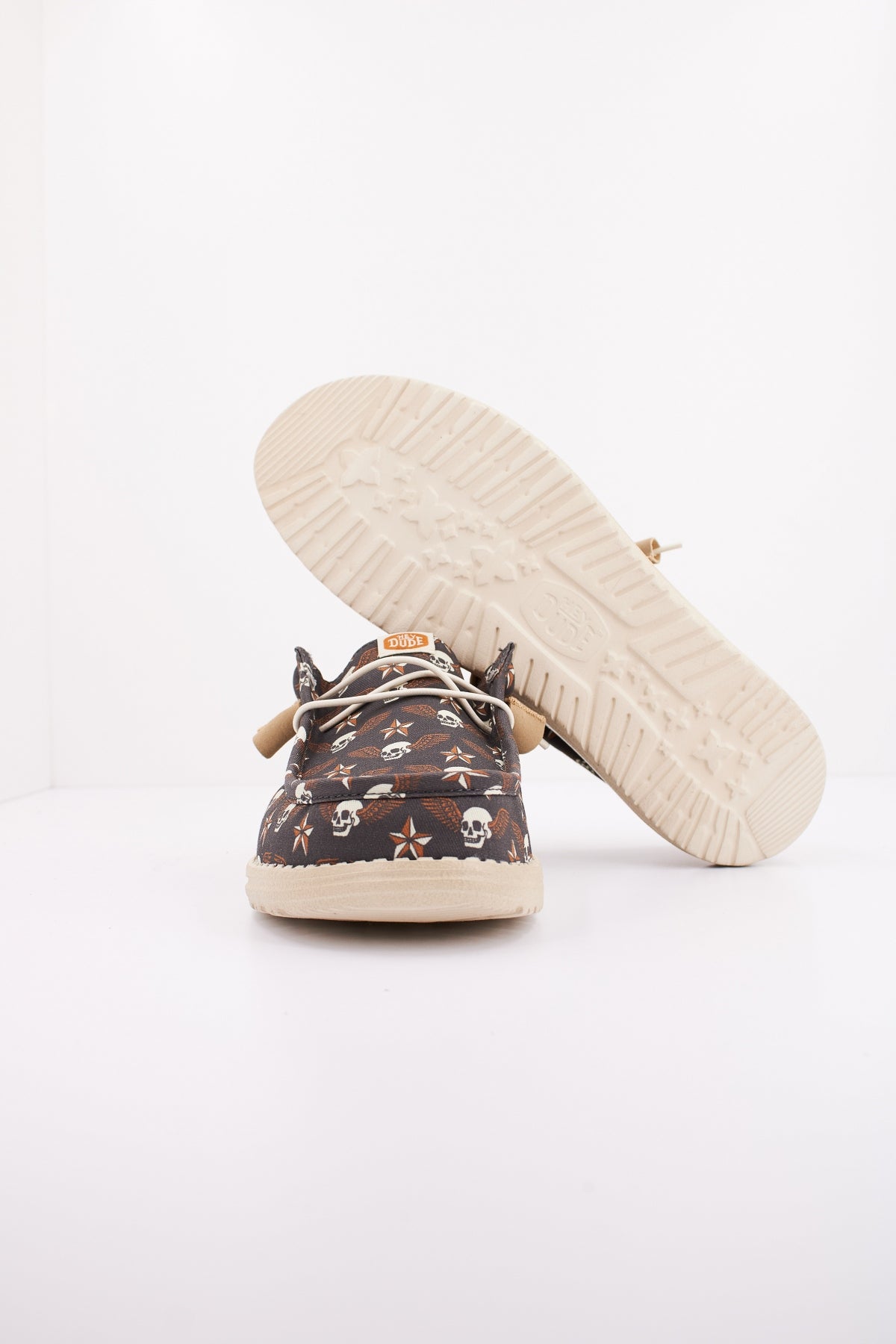 HEY DUDE WALLY STARS N SKULLS PRINT en color GRIS (4)