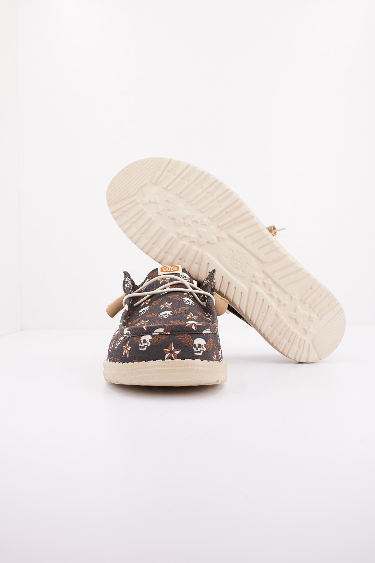 HEY DUDE WALLY STARS N SKULLS PRINT en color GRIS (4)