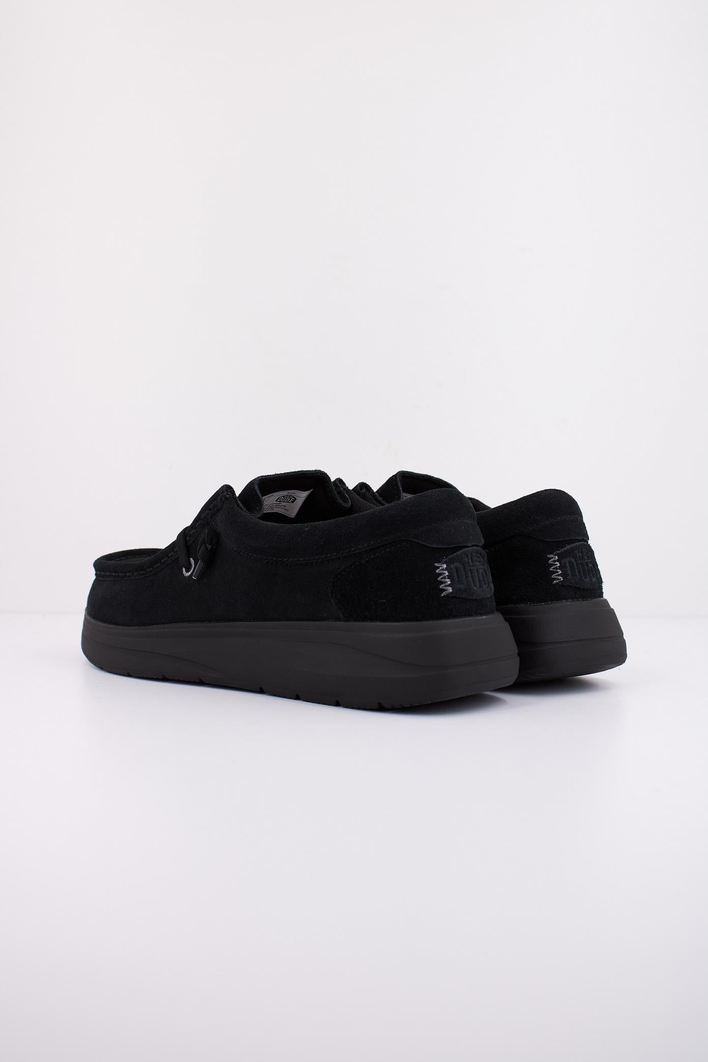 HEY DUDE WALLY X SUEDE en color NEGRO (4)