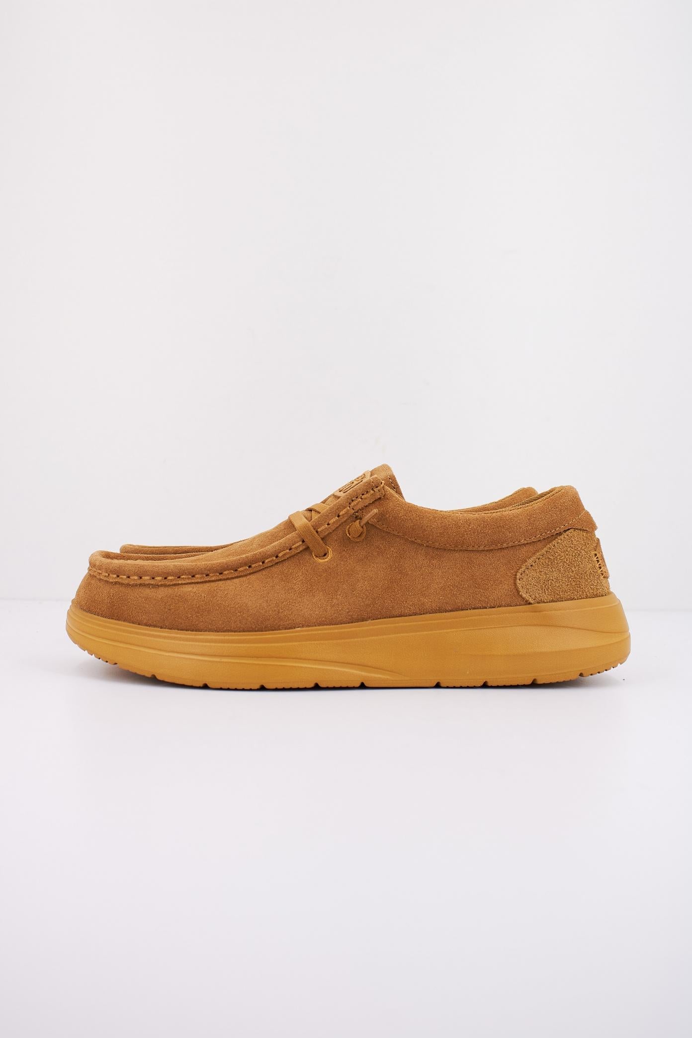 HEY DUDE WALLY X SUEDE en color AMARILLO (1)