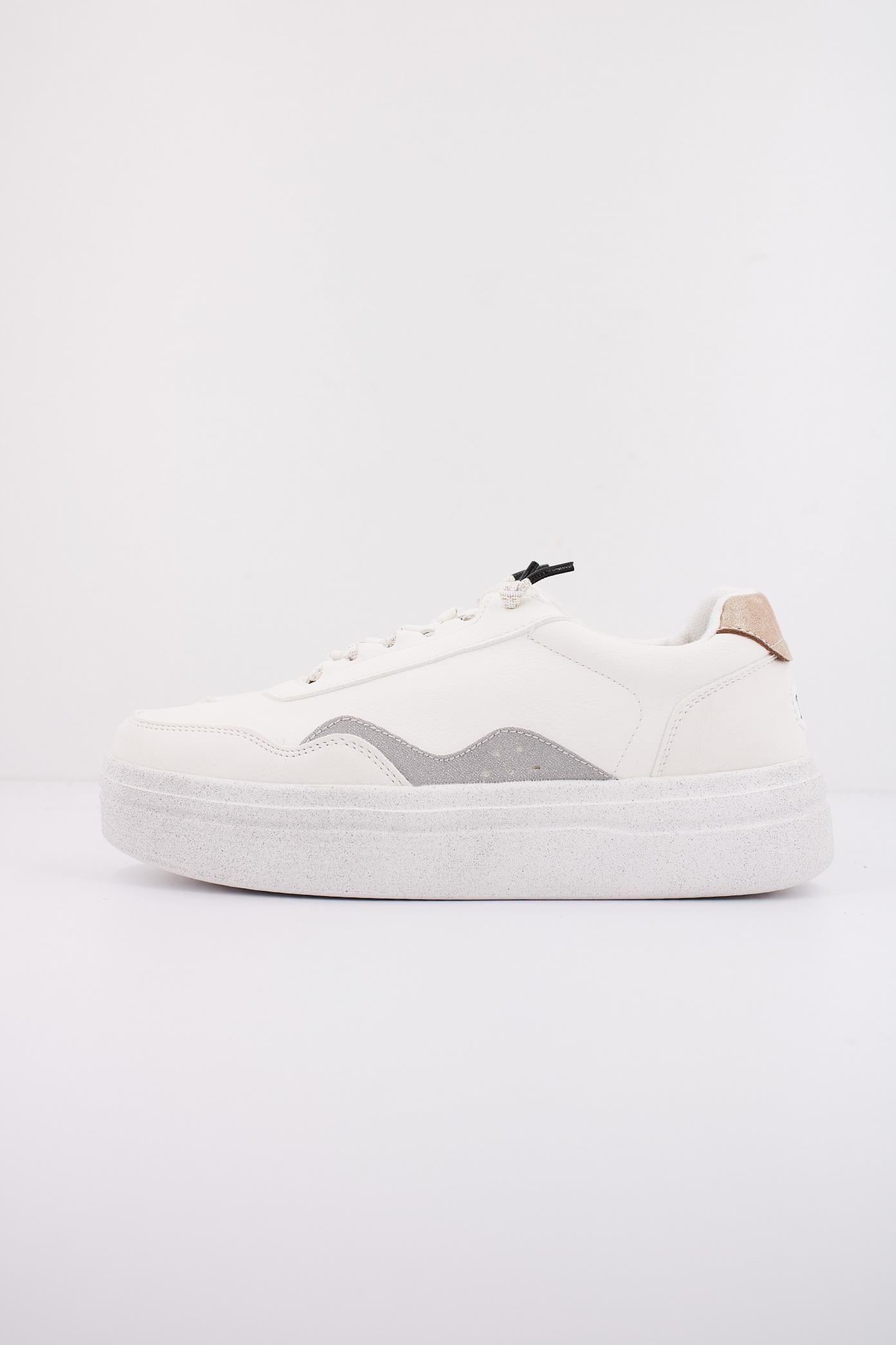 HEY DUDE HUDSON LIFT METALLIC en color BLANCO (1)