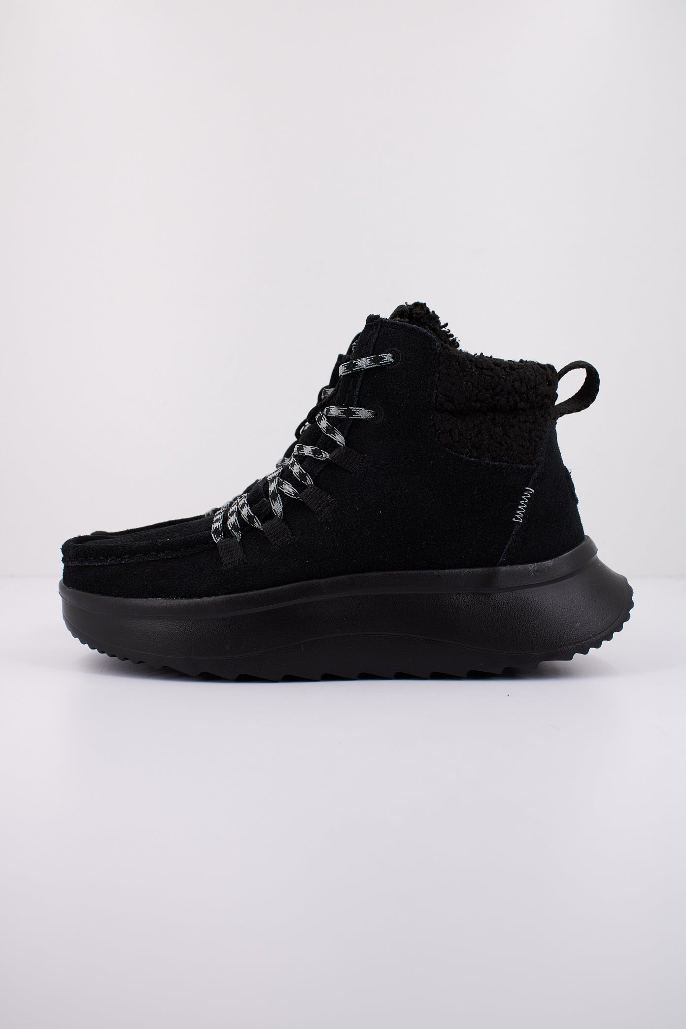 HEY DUDE WENDY APRES SUEDE COZY en color NEGRO  (1)