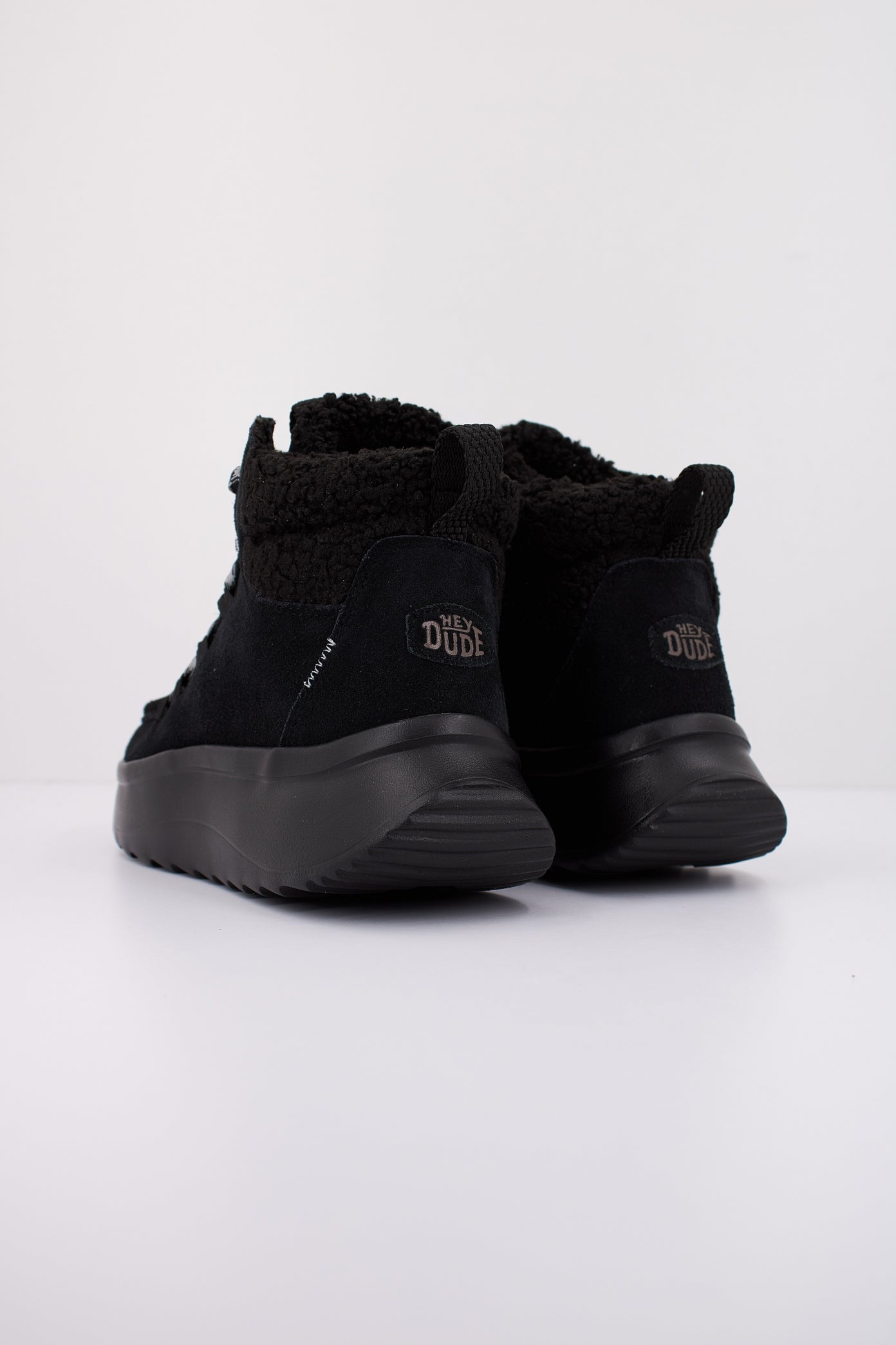 HEY DUDE WENDY APRES SUEDE COZY en color NEGRO  (4)