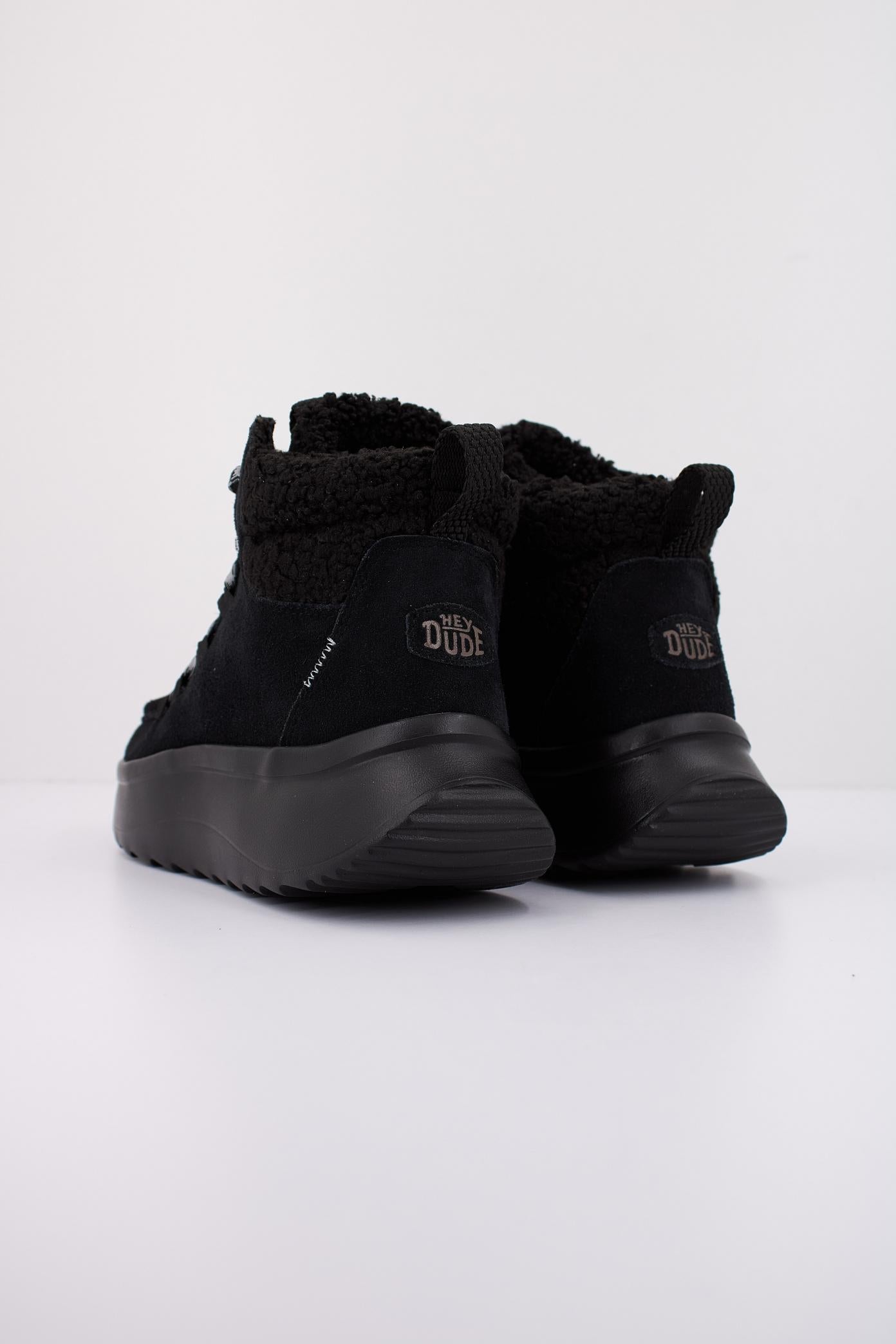 HEY DUDE WENDY APRES SUEDE COZY en color NEGRO (4)