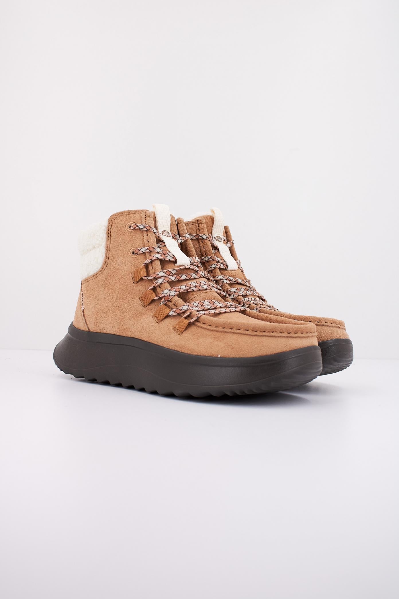 HEY DUDE WENDY APRES SUEDE COZY en color MARRON CLARO (2)