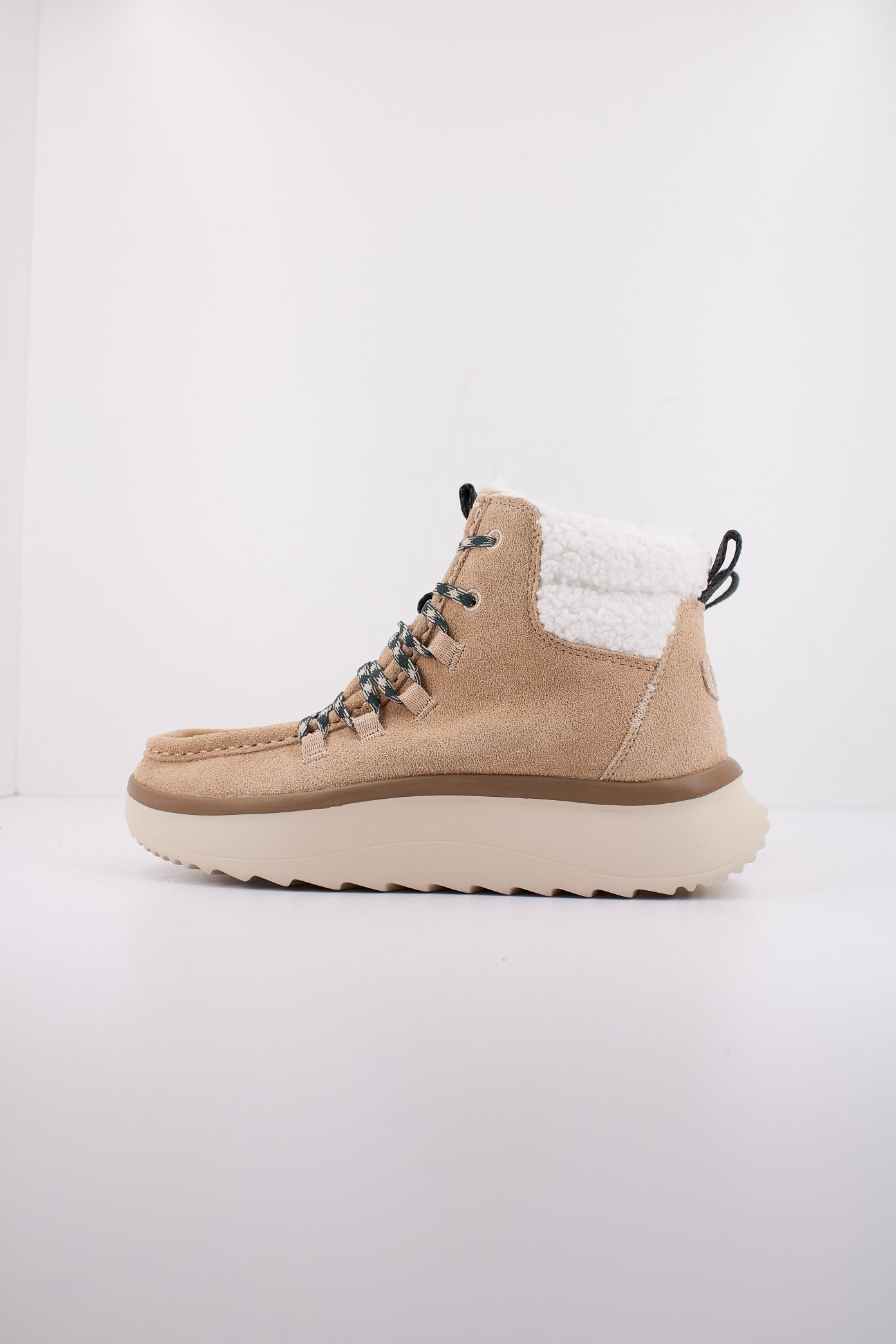 HEY DUDE WENDY APRES SUEDE COZY en color MARRON CLARO (1)