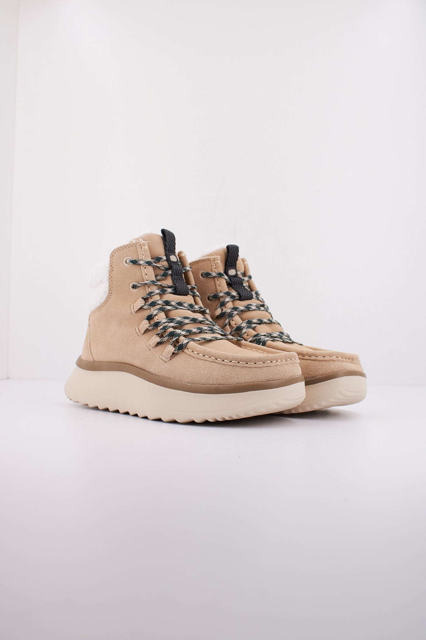 HEY DUDE WENDY APRES SUEDE COZY en color MARRON CLARO (2)