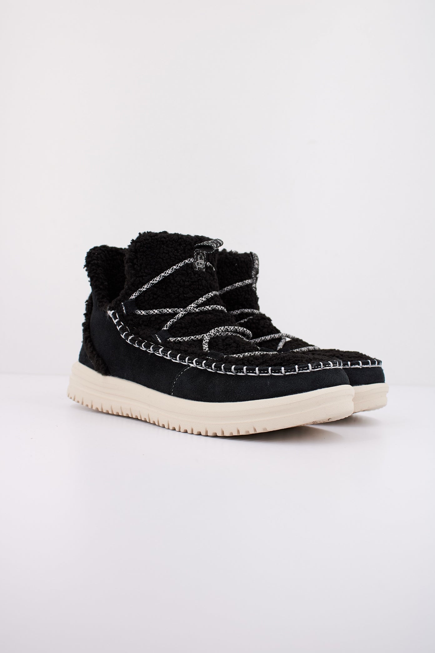 HEY DUDE CAMDEN SUEDE COZY en color NEGRO (2)