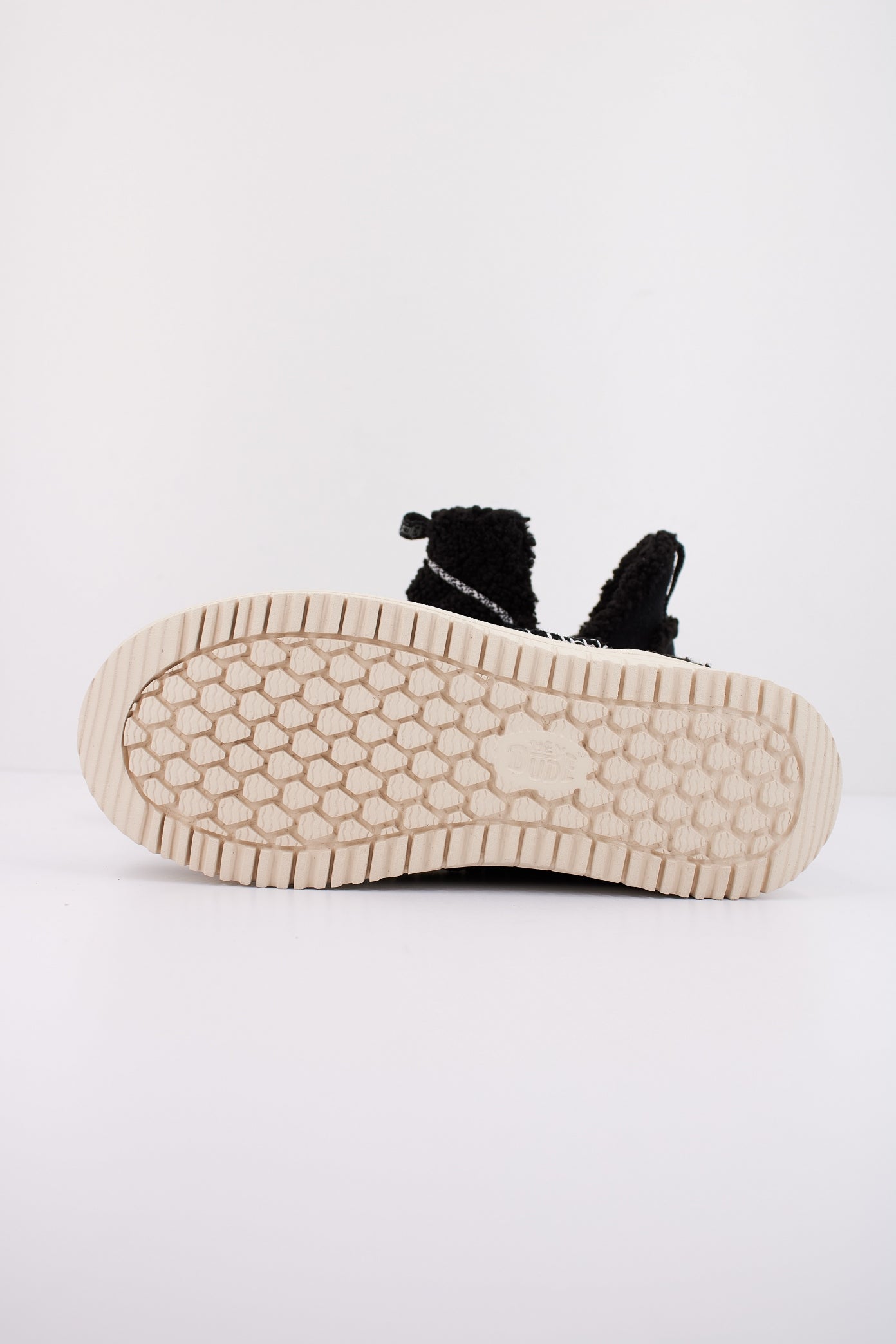 HEY DUDE CAMDEN SUEDE COZY en color NEGRO (5)