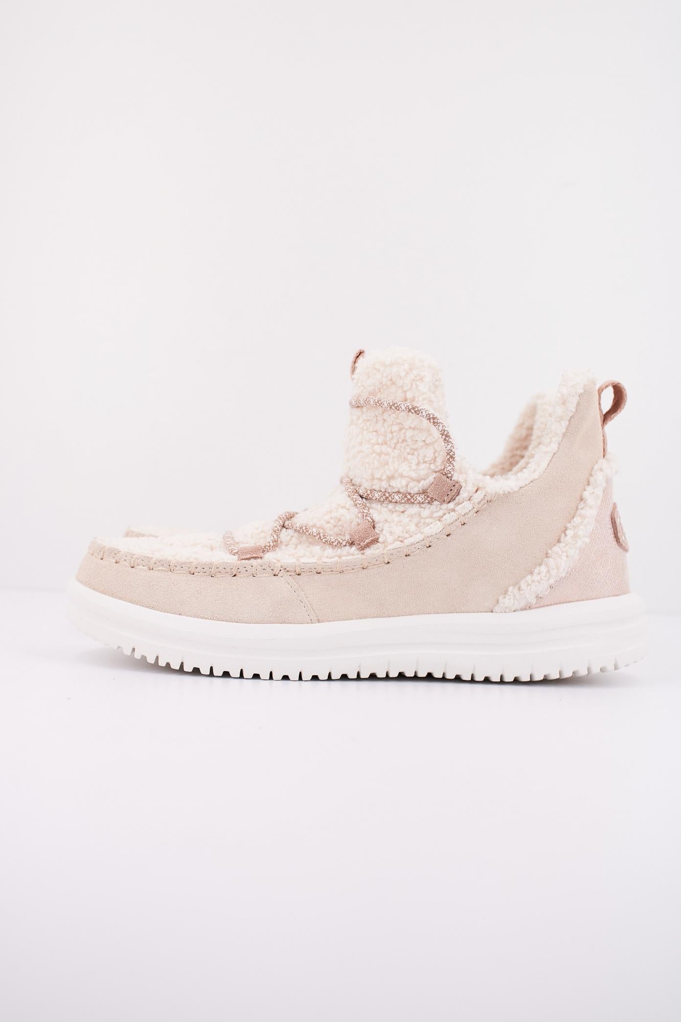 HEY DUDE CAMDEN SUEDE COZY en color BEIS (1)