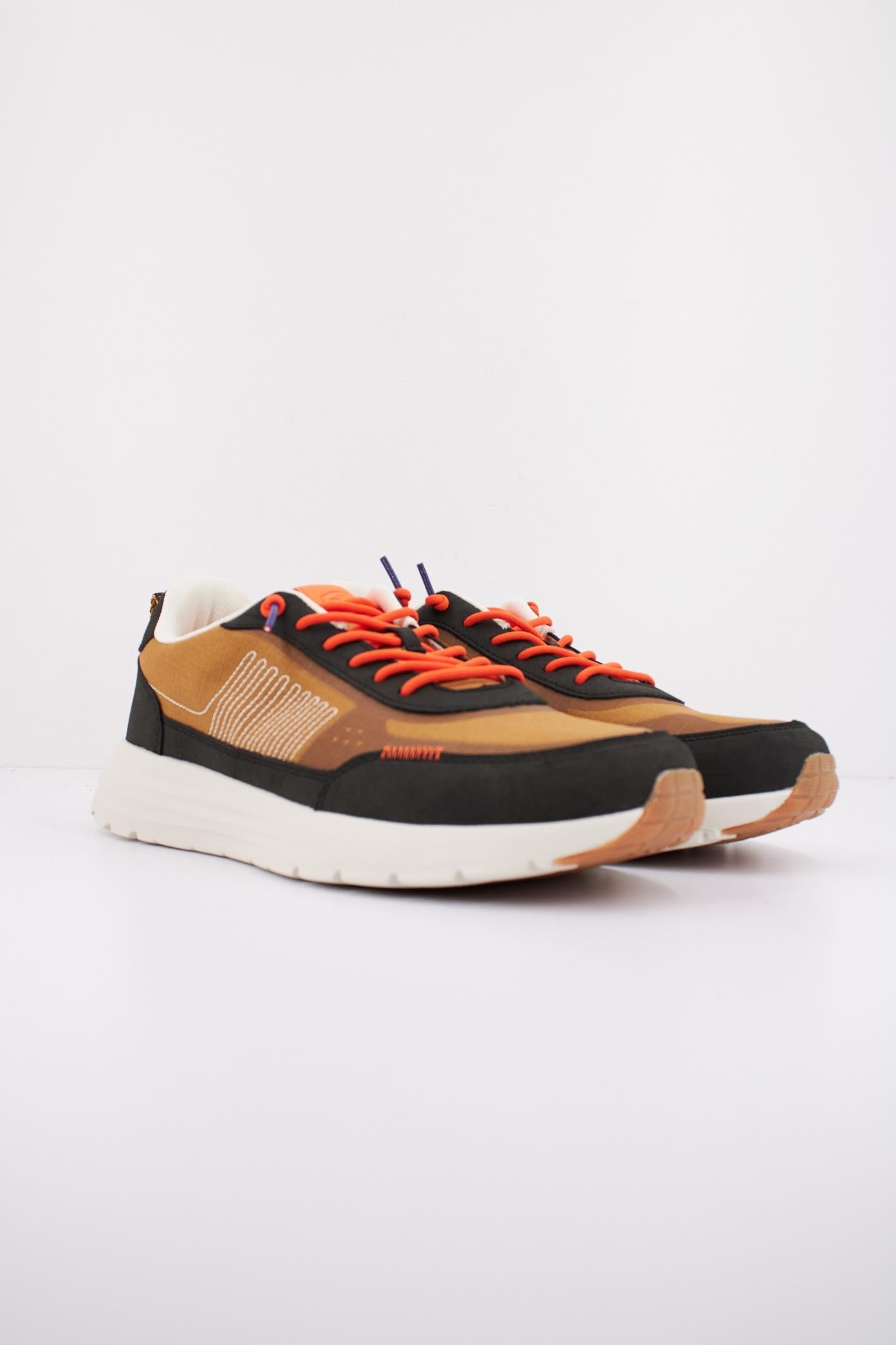 HEY DUDE SIROCCO ALTA HYPE en color MARRON (2)