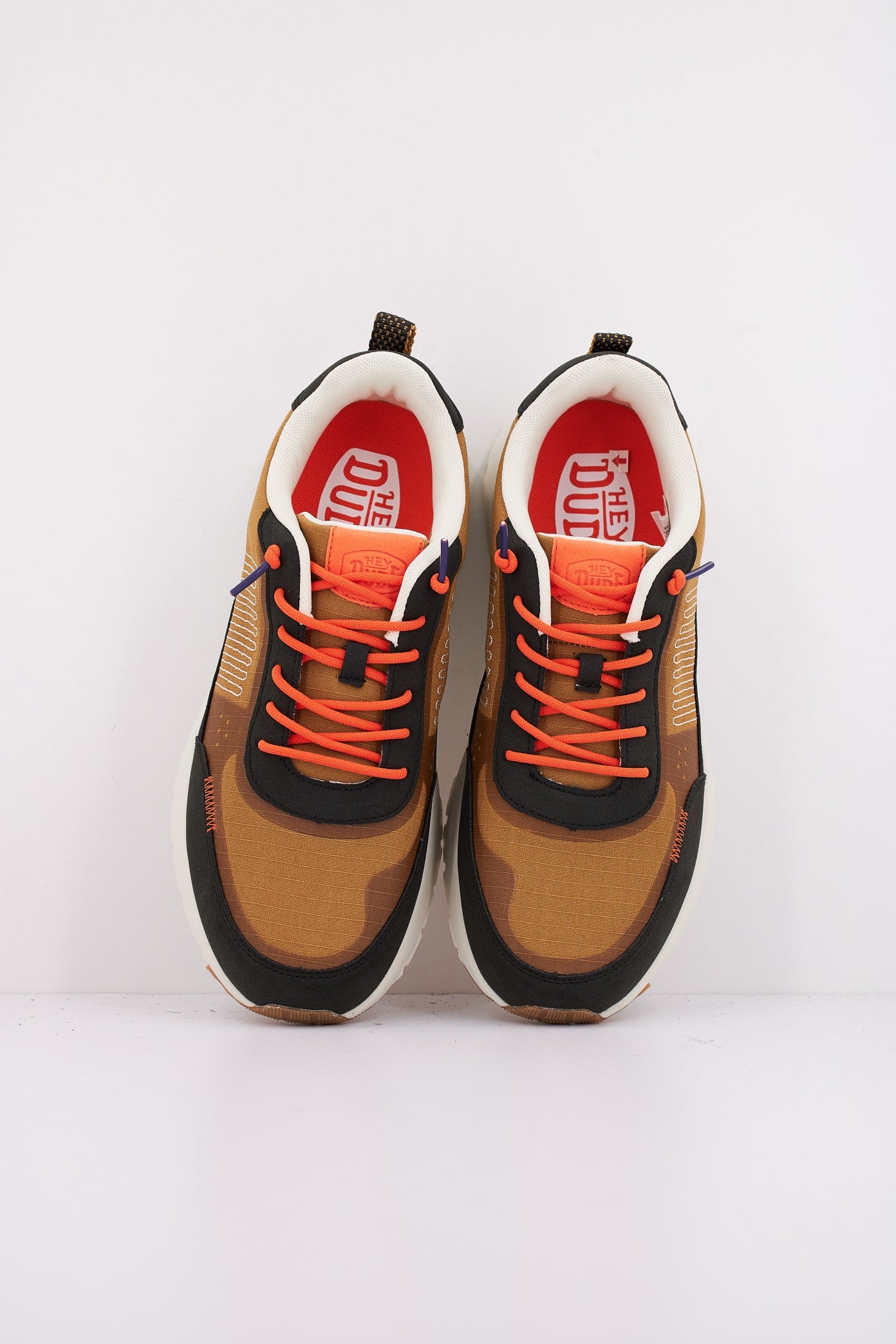 HEY DUDE SIROCCO ALTA HYPE en color MARRON  (3)