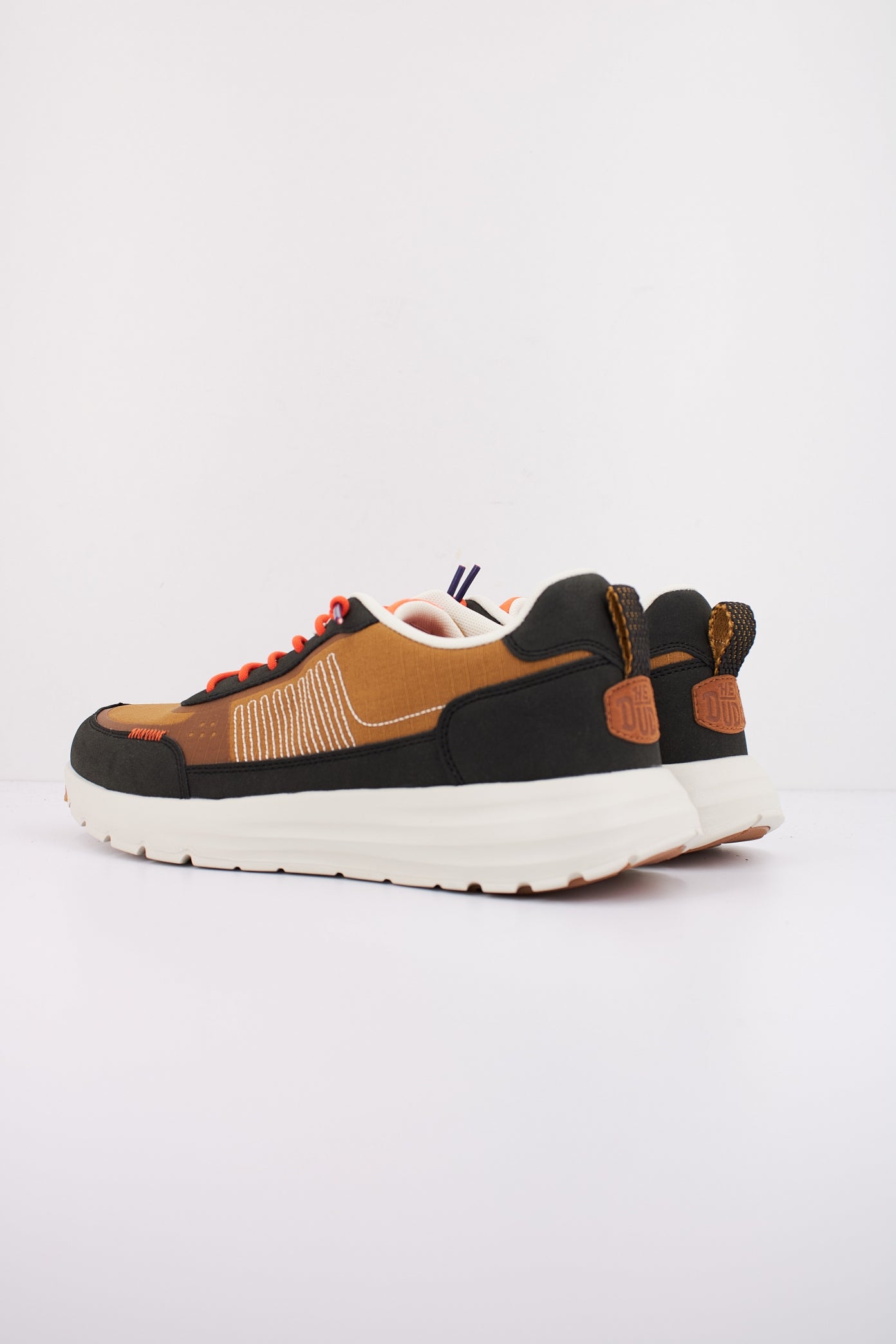 HEY DUDE SIROCCO ALTA HYPE en color MARRON  (4)