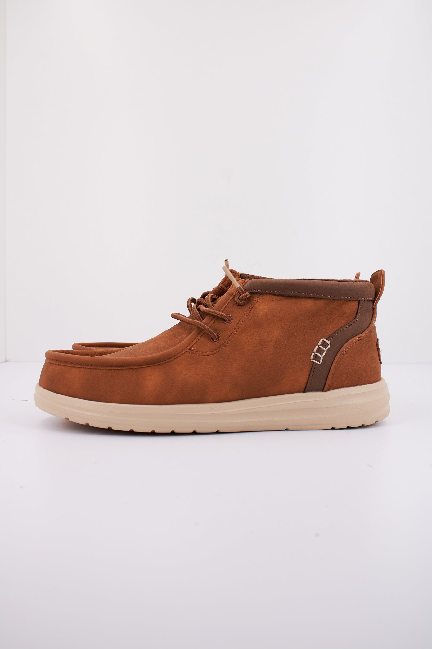 HEY DUDE WALLY MID GRIP R CLASSIC en color MARRON CLARO (1)