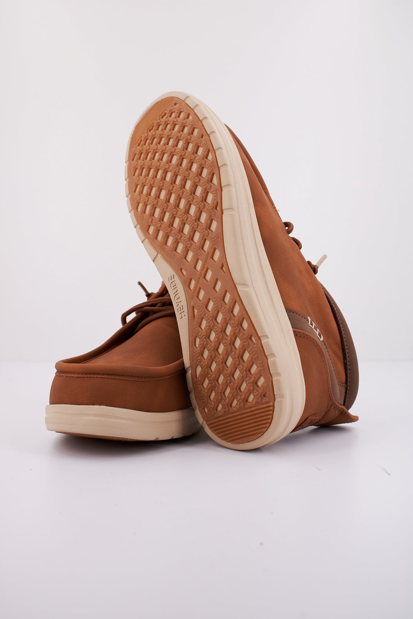 HEY DUDE WALLY MID GRIP R CLASSIC en color MARRON CLARO (5)