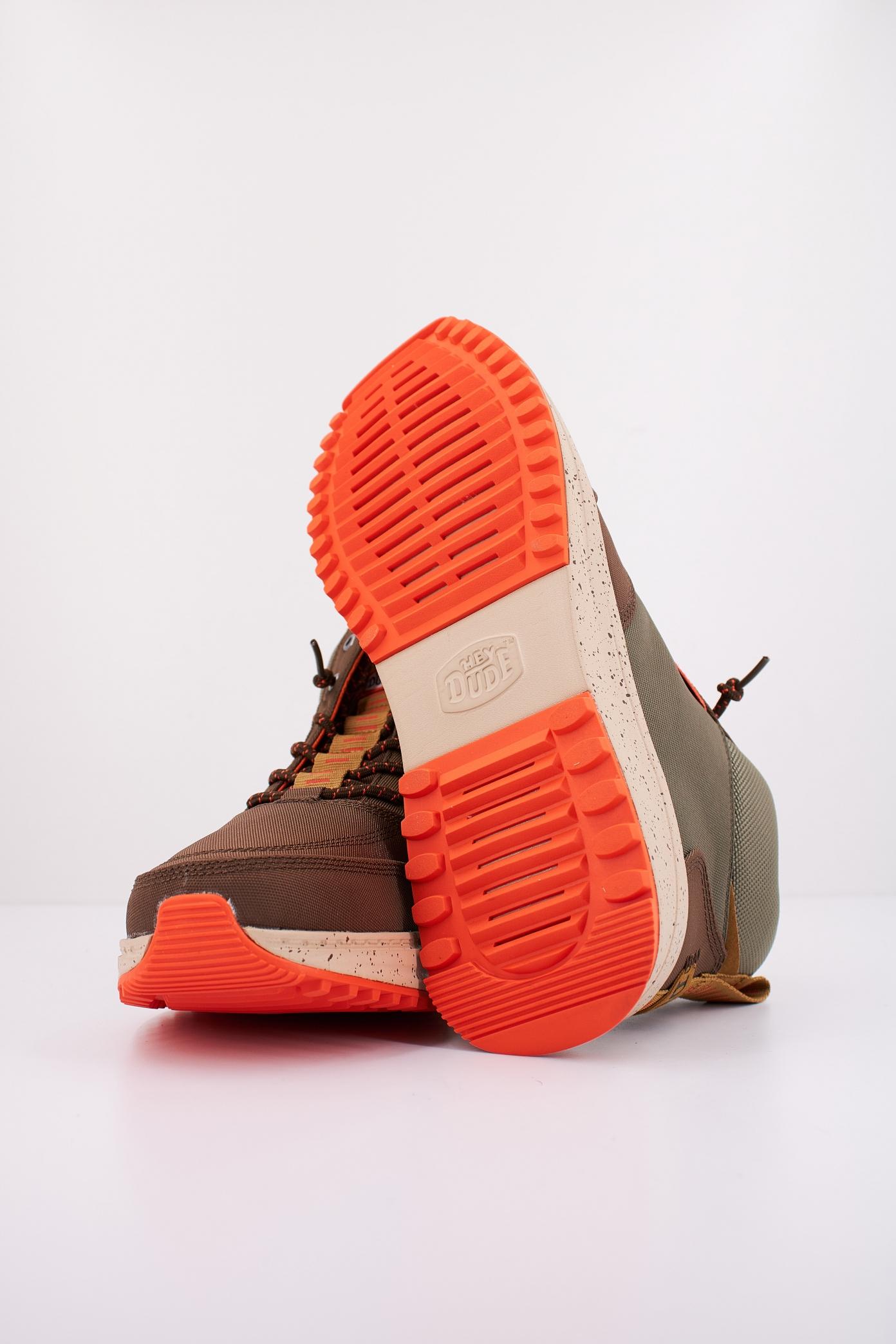 HEY DUDE TAHONE NYLON en color MARRON (5)
