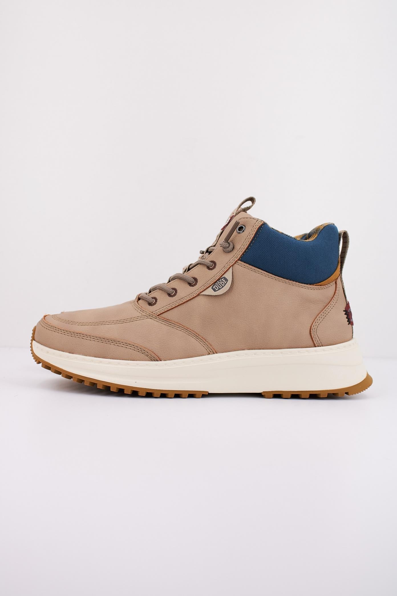 HEY DUDE TAHOE CLASSIC en color MARRON CLARO (1)