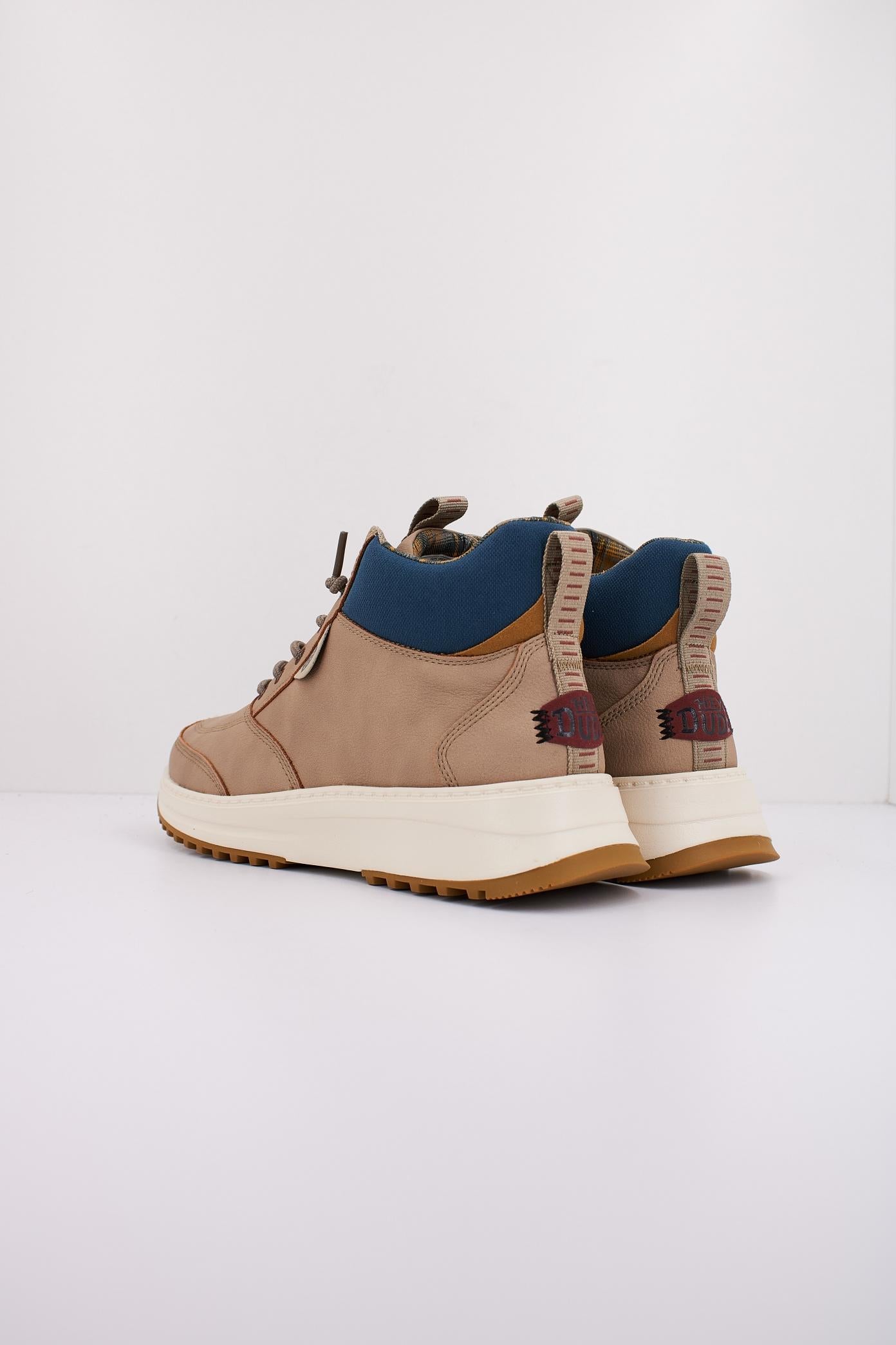 HEY DUDE TAHOE CLASSIC en color MARRON CLARO (4)