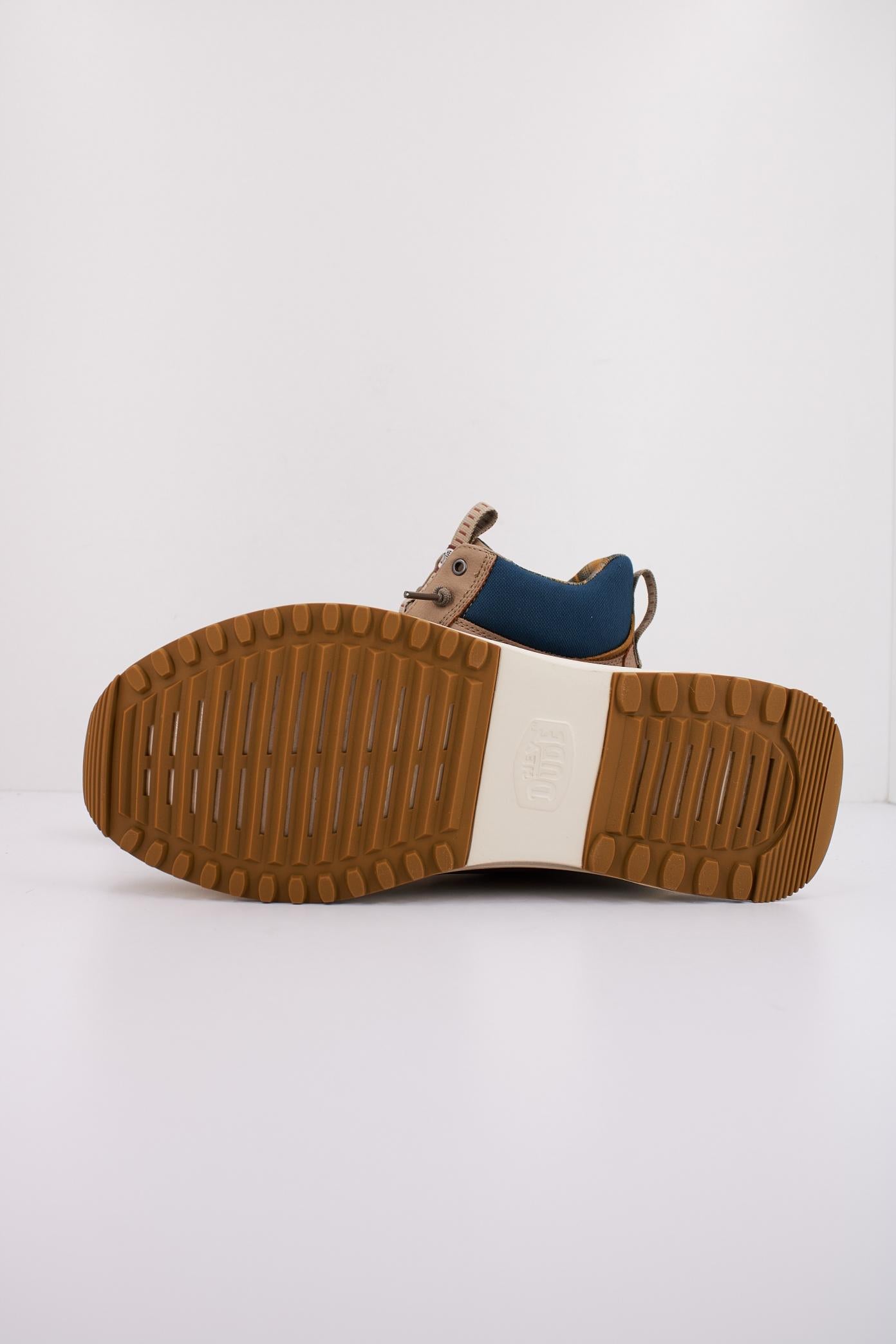 HEY DUDE TAHOE CLASSIC en color MARRON CLARO (5)