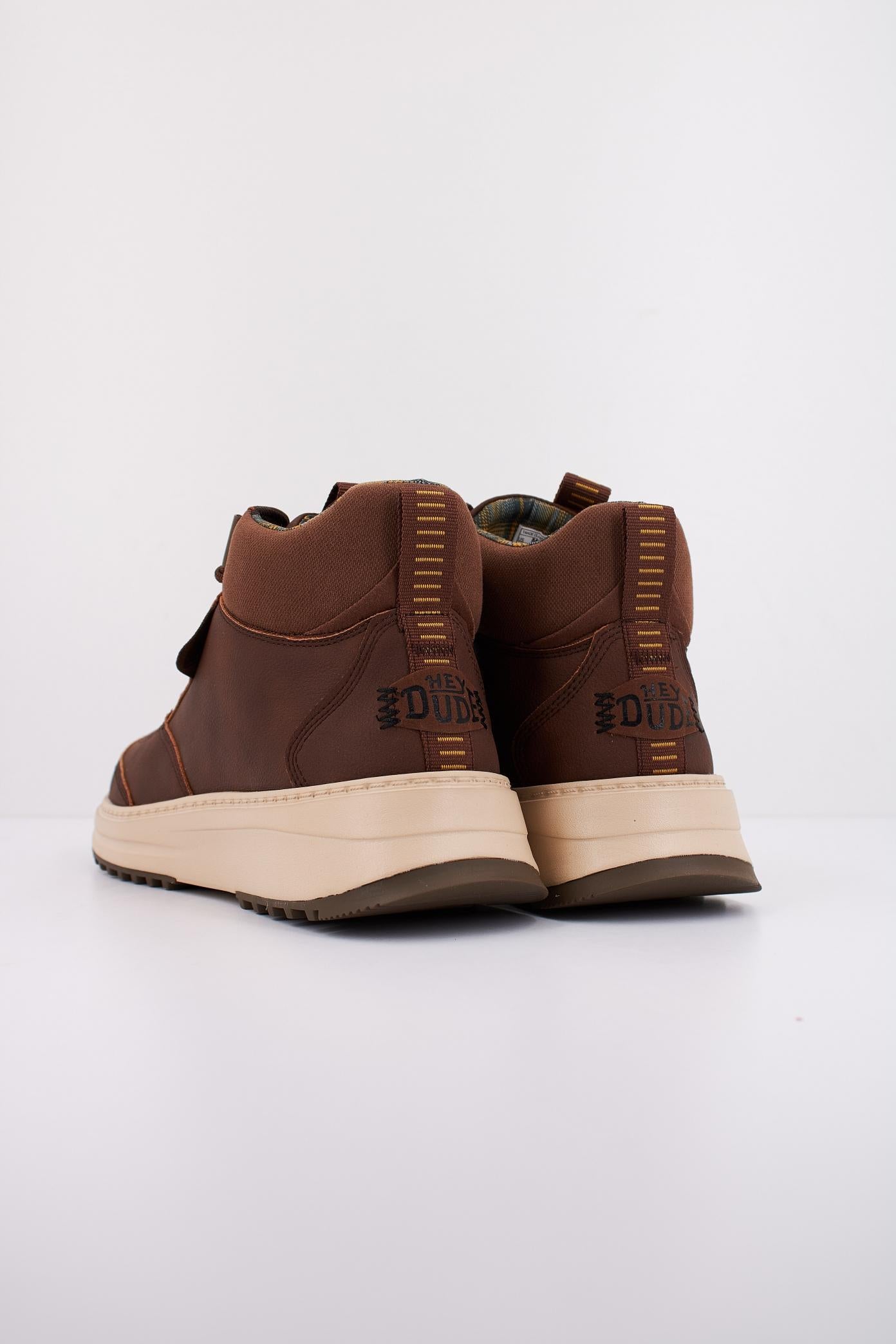 HEY DUDE TAHOE CLASSIC en color MARRON (4)