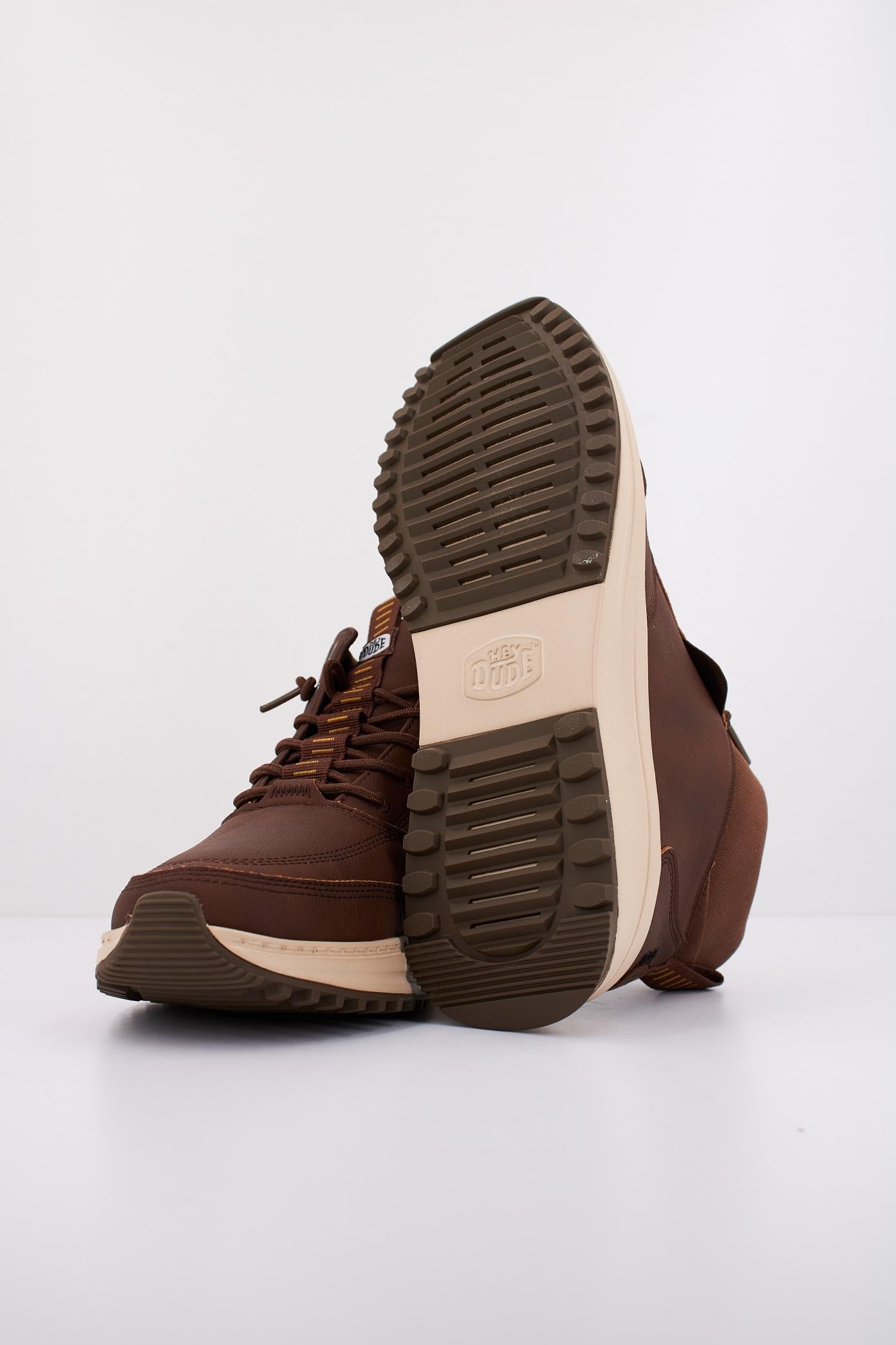 HEY DUDE TAHOE CLASSIC en color MARRON (5)