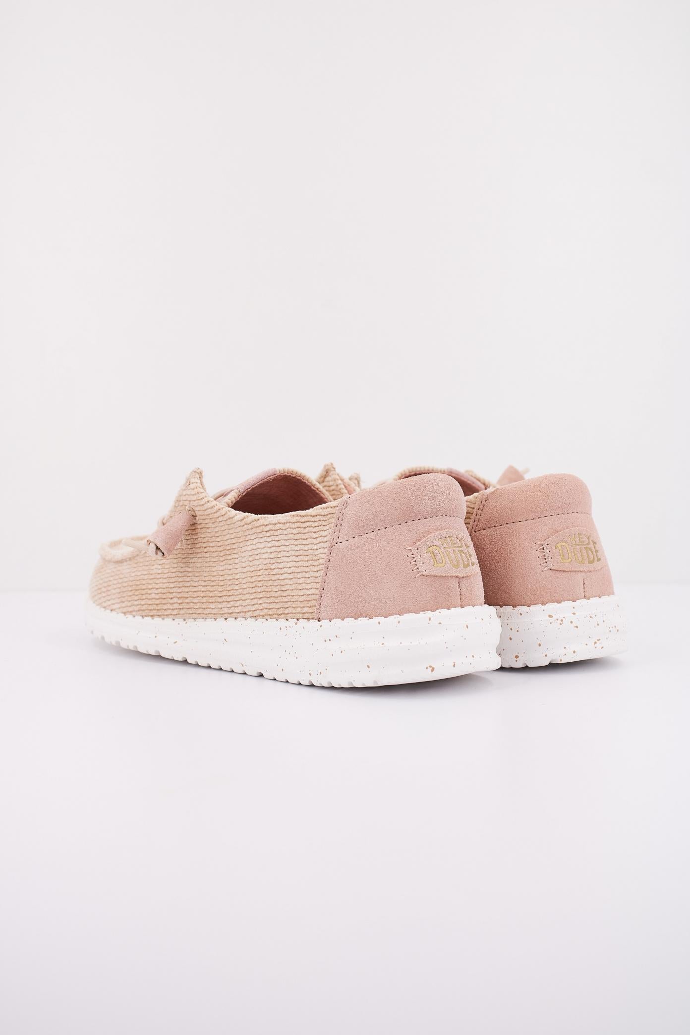 HEY DUDE WAVE CORDUROY en color NUDE (4)