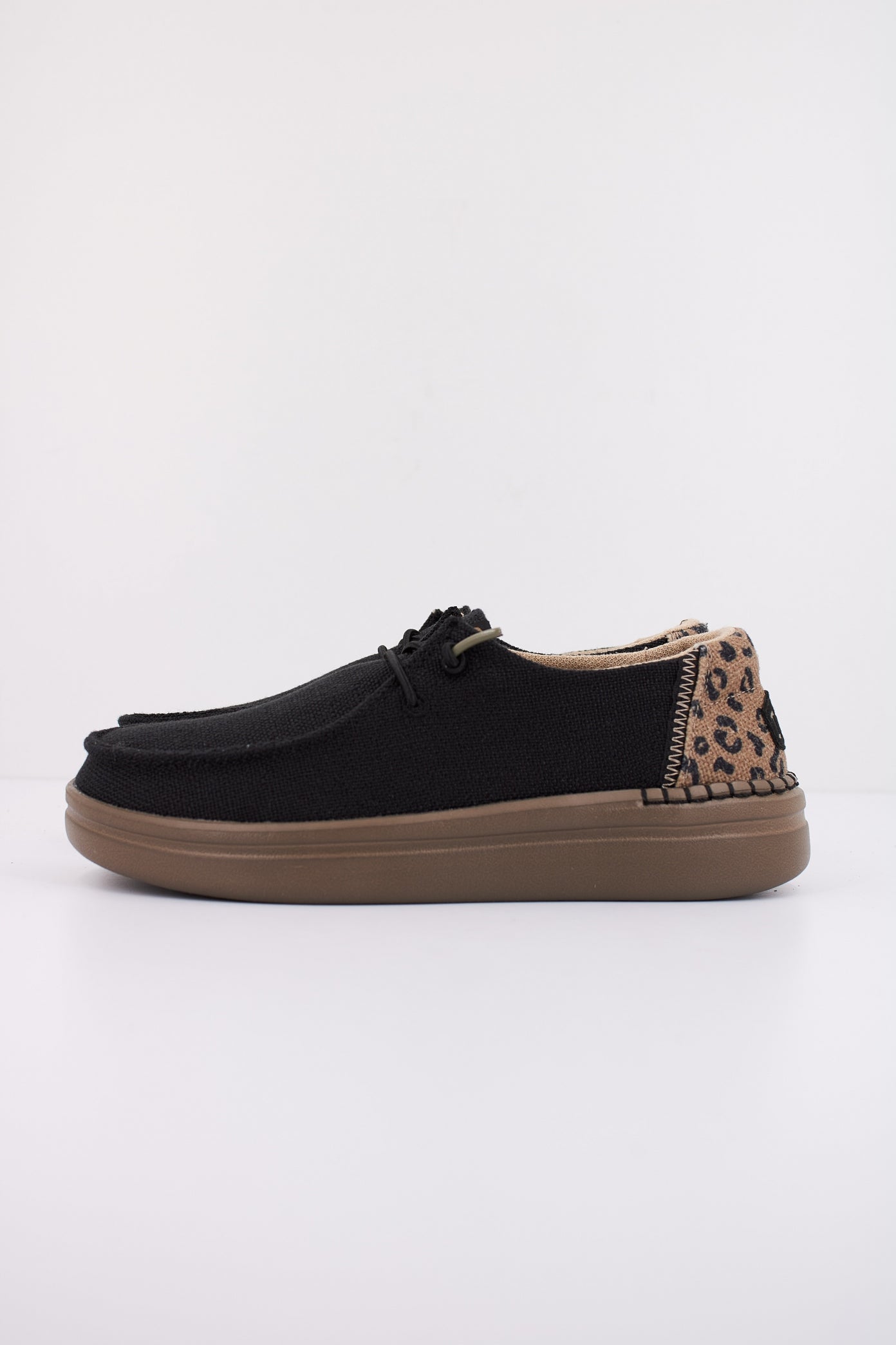 HEY DUDE WENDY RISE LEO en color NEGRO (1)