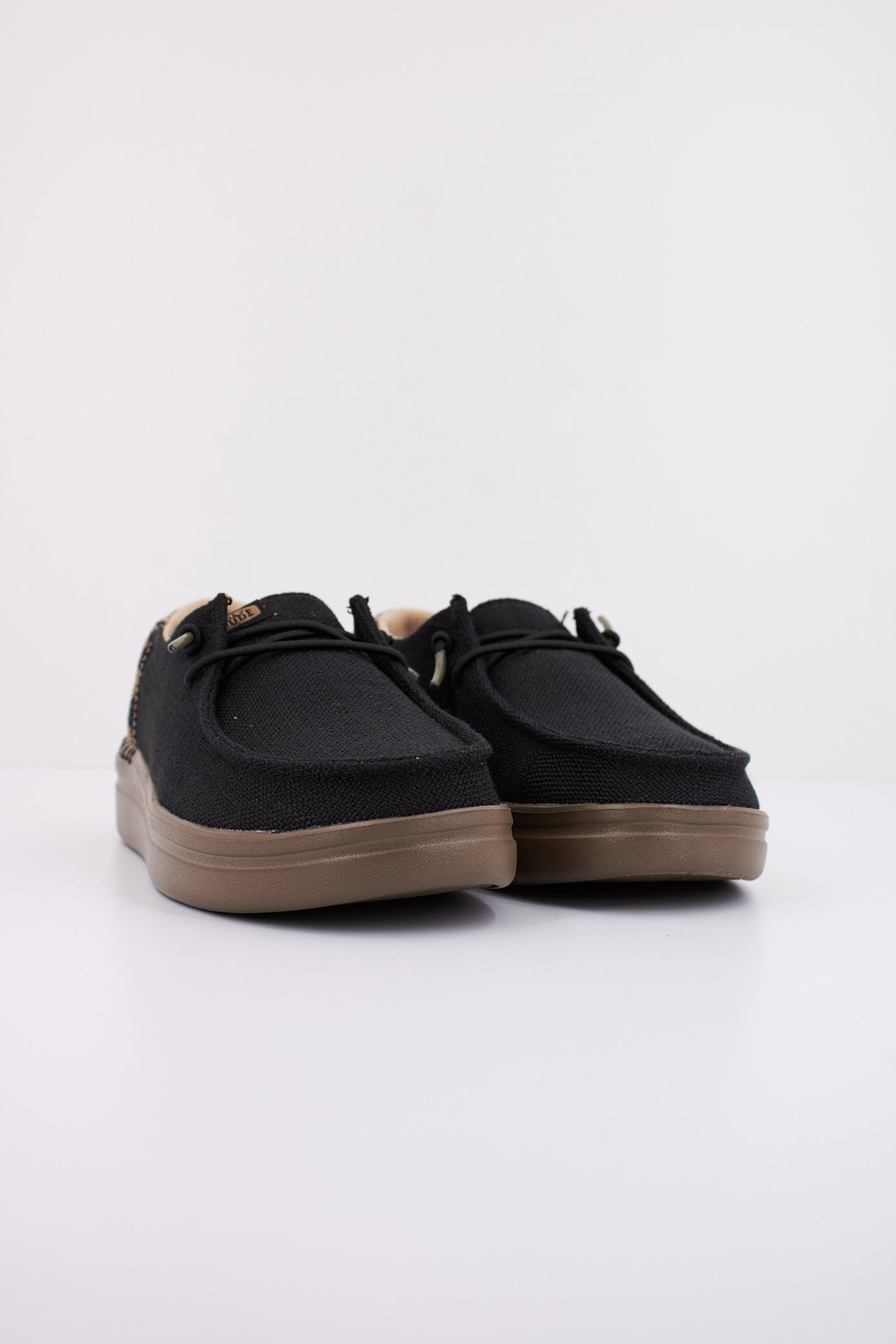 HEY DUDE WENDY RISE LEO en color NEGRO (2)