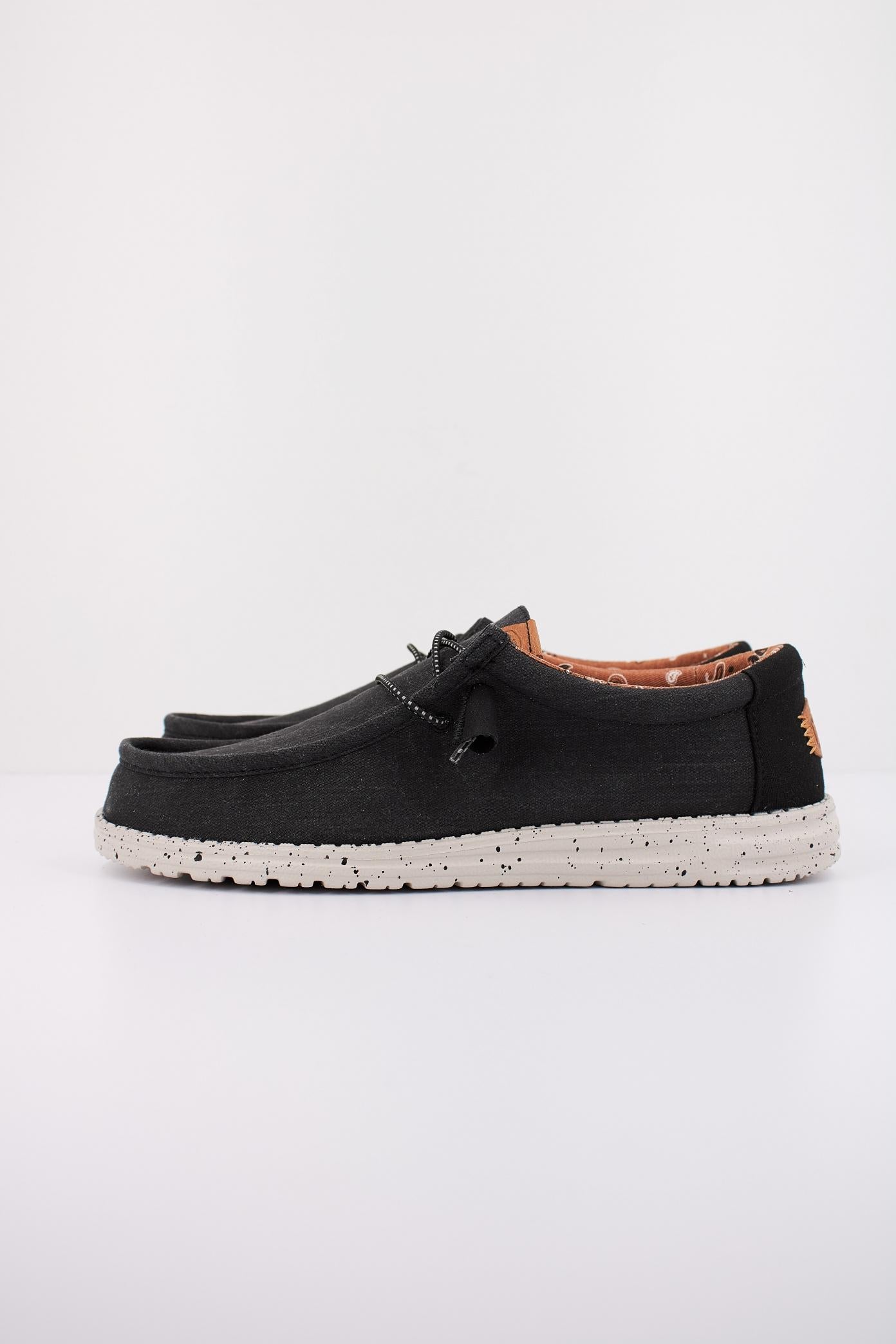 HEY DUDE WALLY WASHED CANVAS en color NEGRO (1)