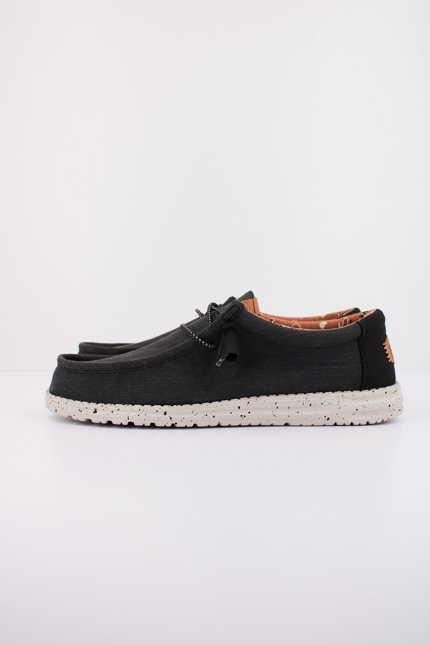 HEY DUDE WALLY WASHED CANVAS en color NEGRO (1)