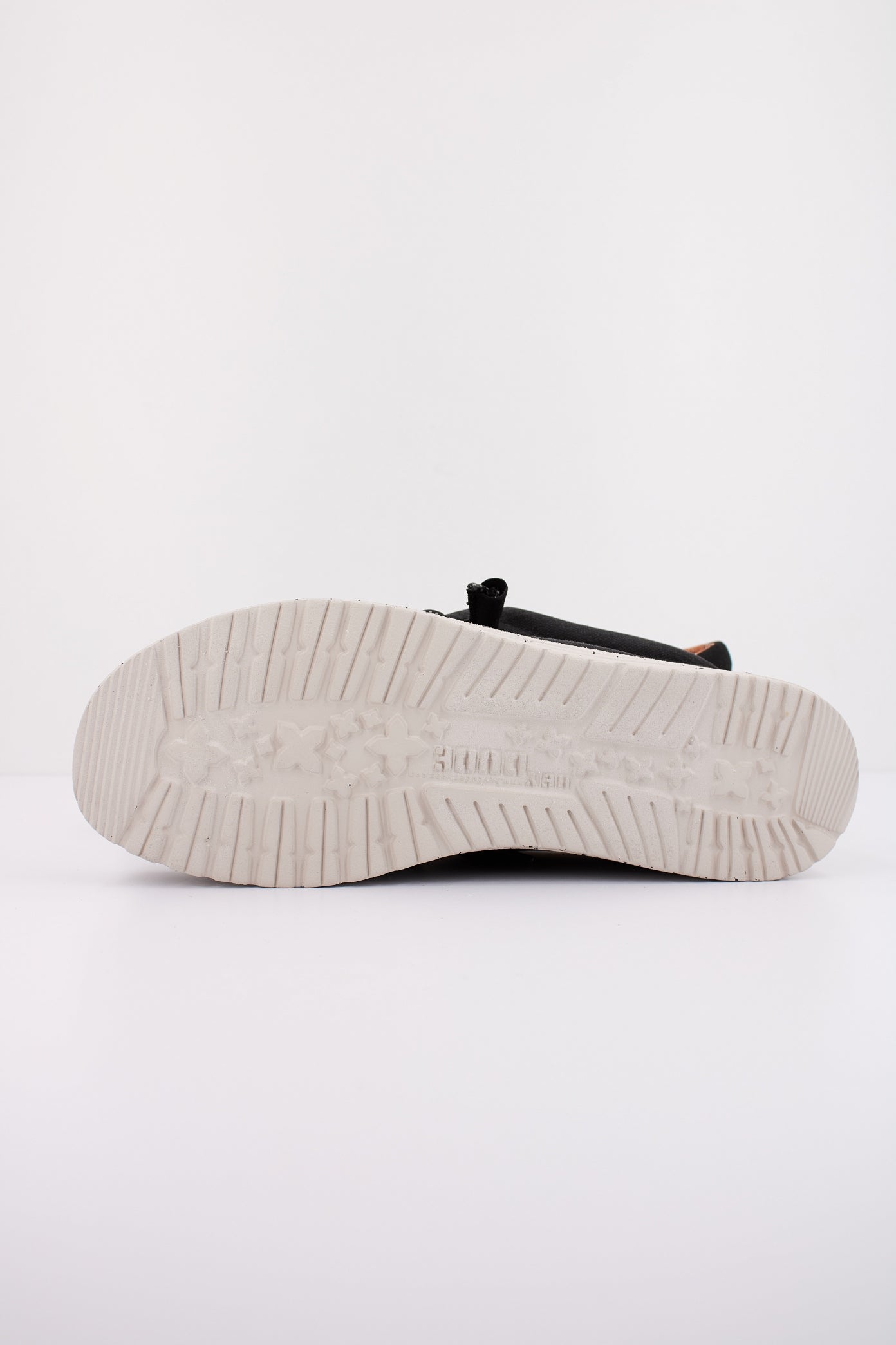 HEY DUDE WALLY WASHED CANVAS en color NEGRO (5)