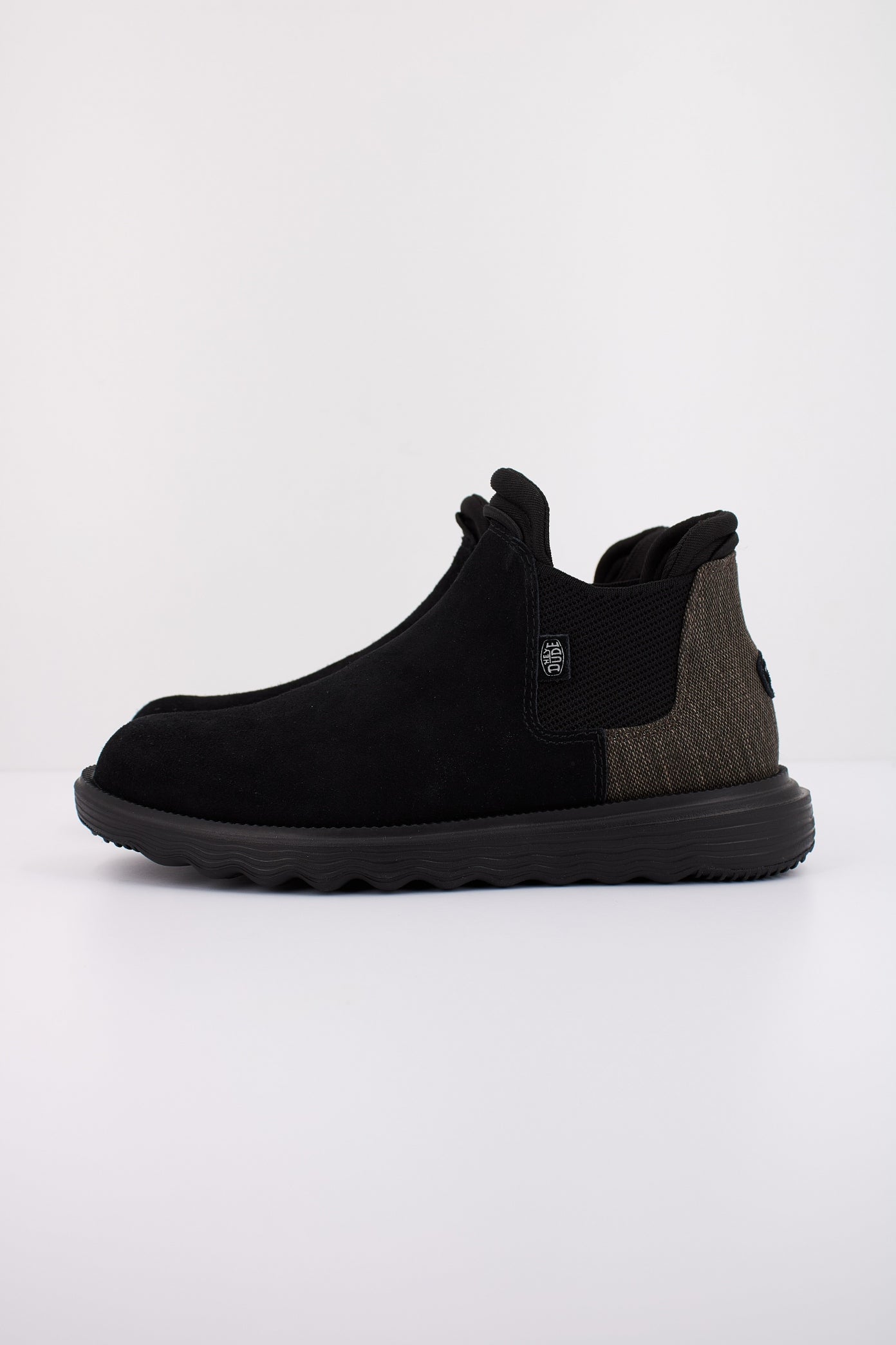 HEY DUDE BRANSON BOOT SUEDE en color NEGRO (1)