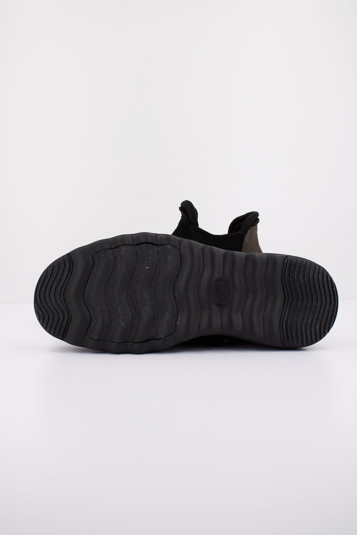 HEY DUDE BRANSON BOOT SUEDE en color NEGRO (5)