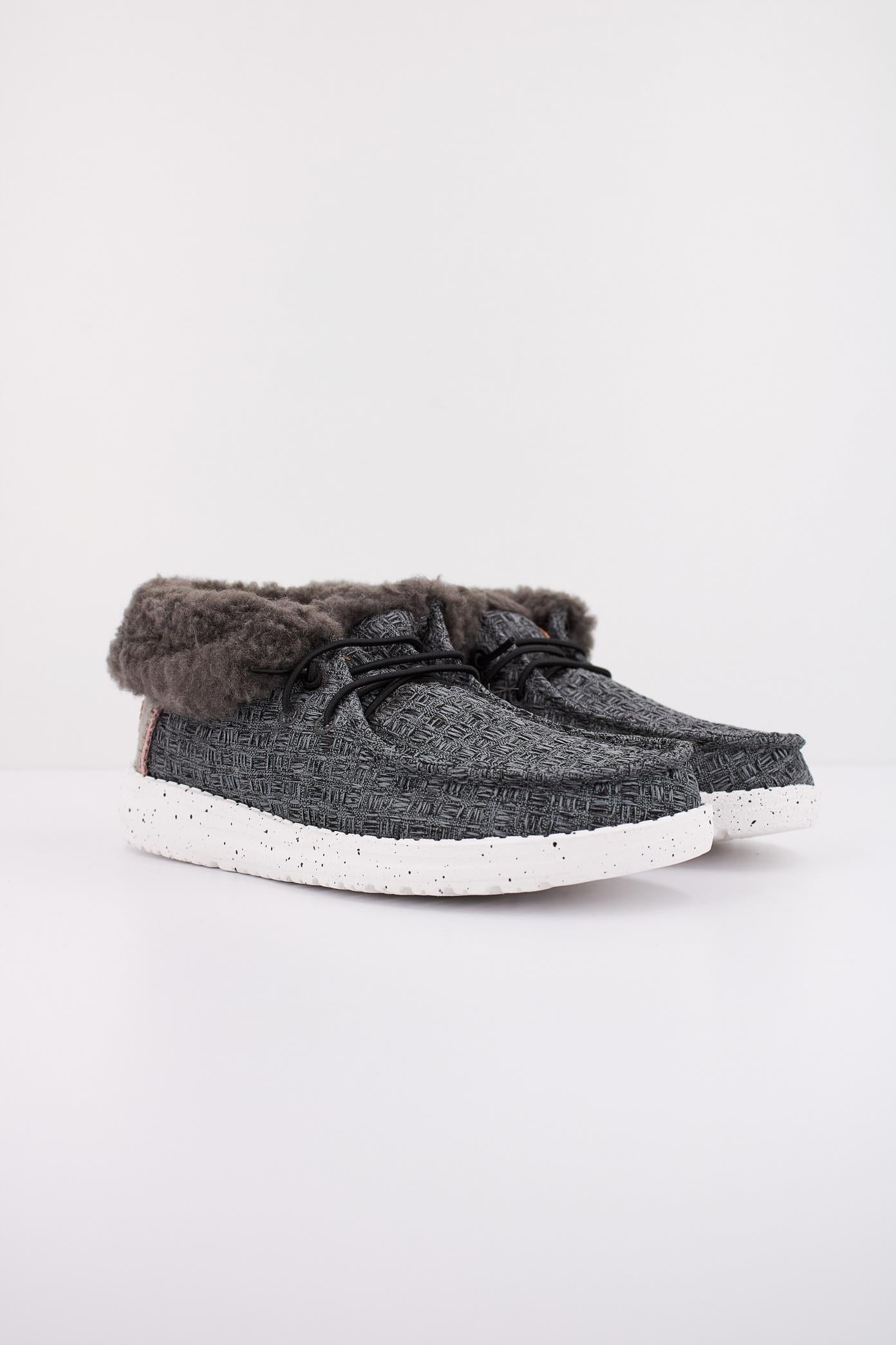 HEY DUDE BAJO WENDY STITCH COZY en color NEGRO (2)