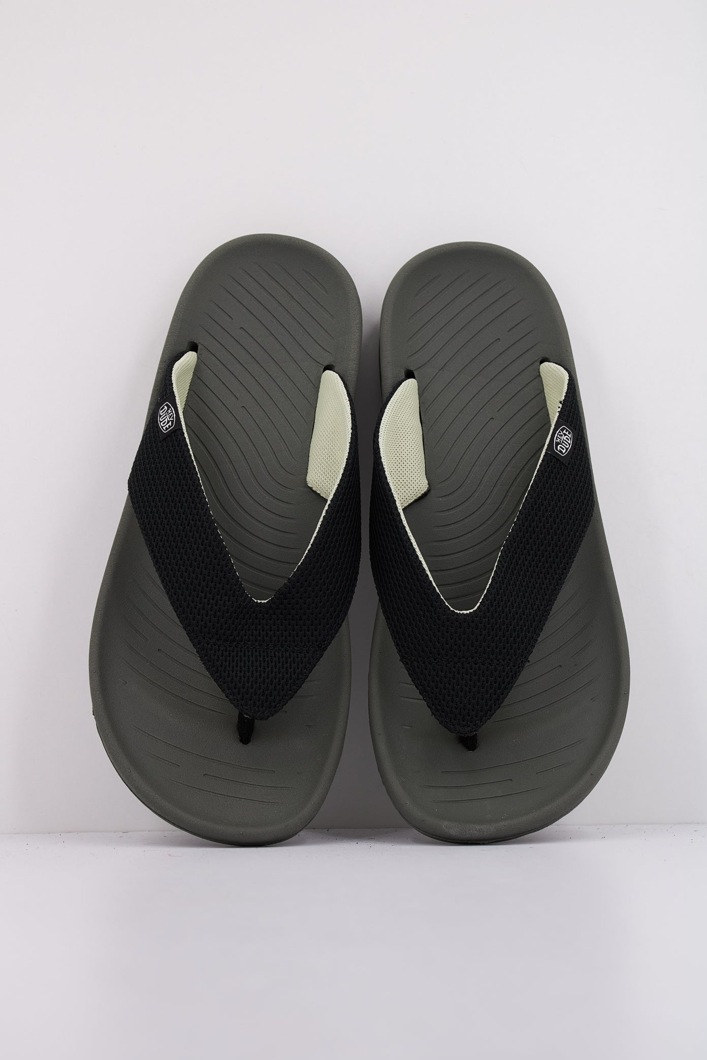 HEY DUDE MILO en color NEGRO  (3)