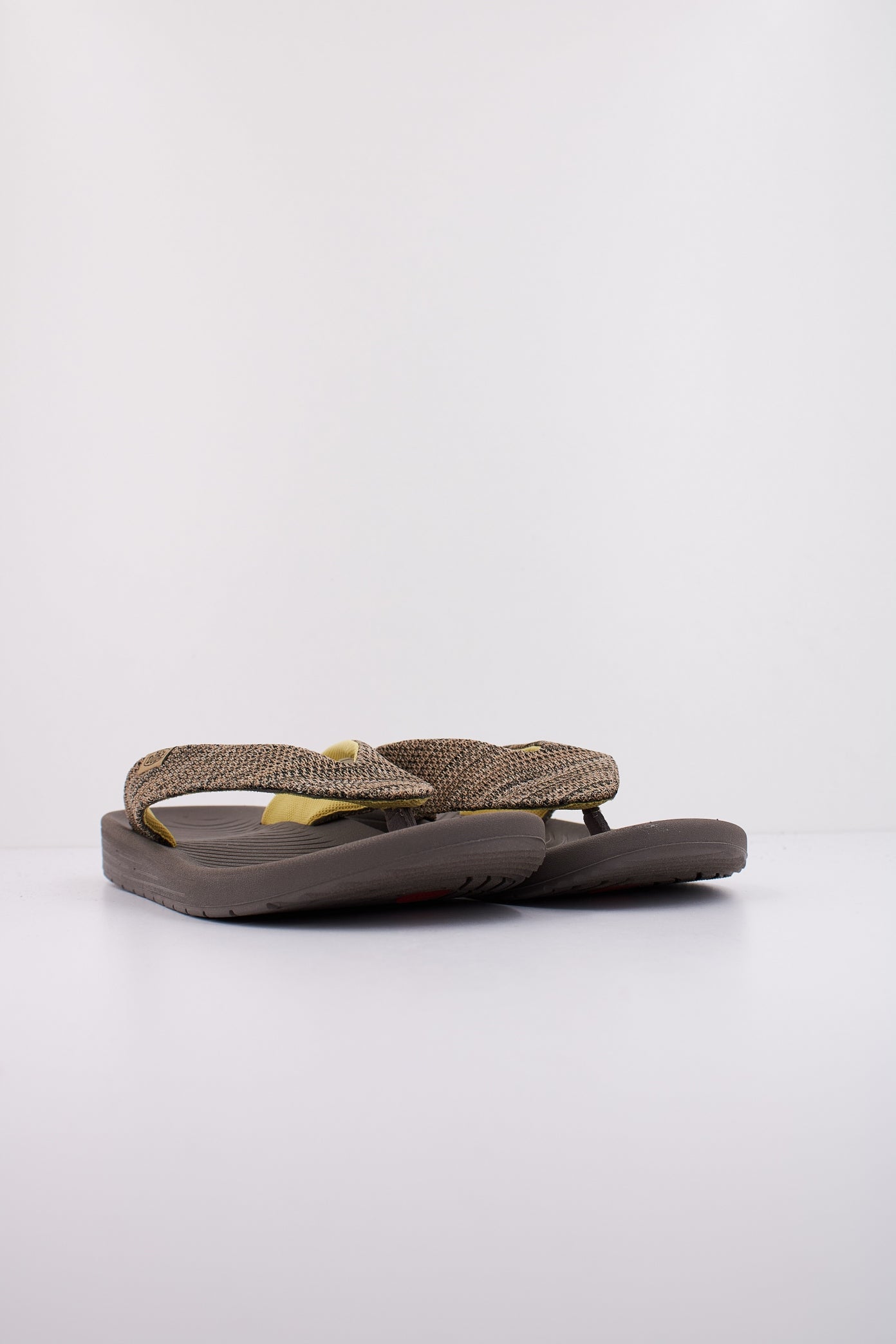 HEY DUDE MILO en color MARRON CLARO (2)