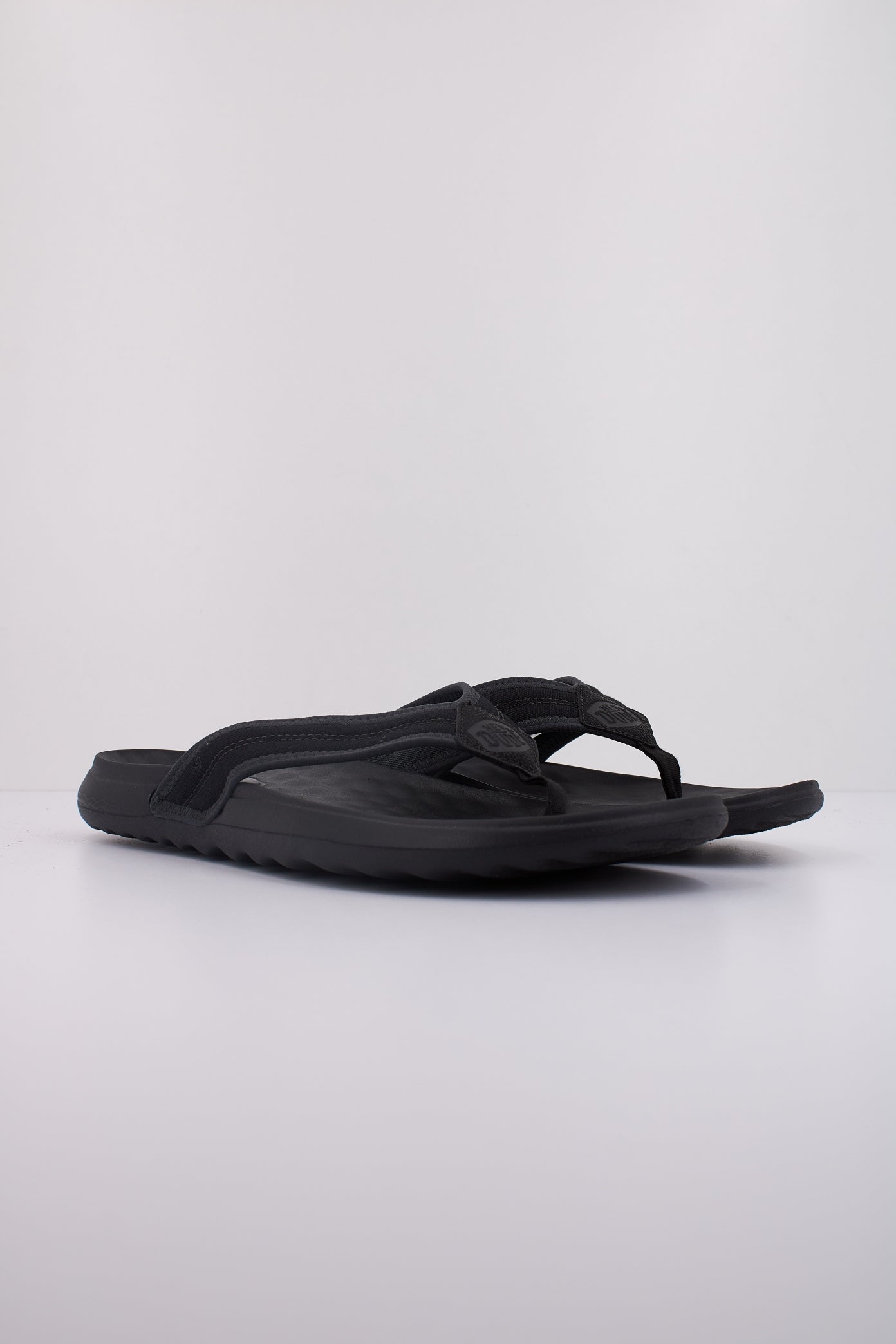 HEY DUDE  MILO en color NEGRO  (2)