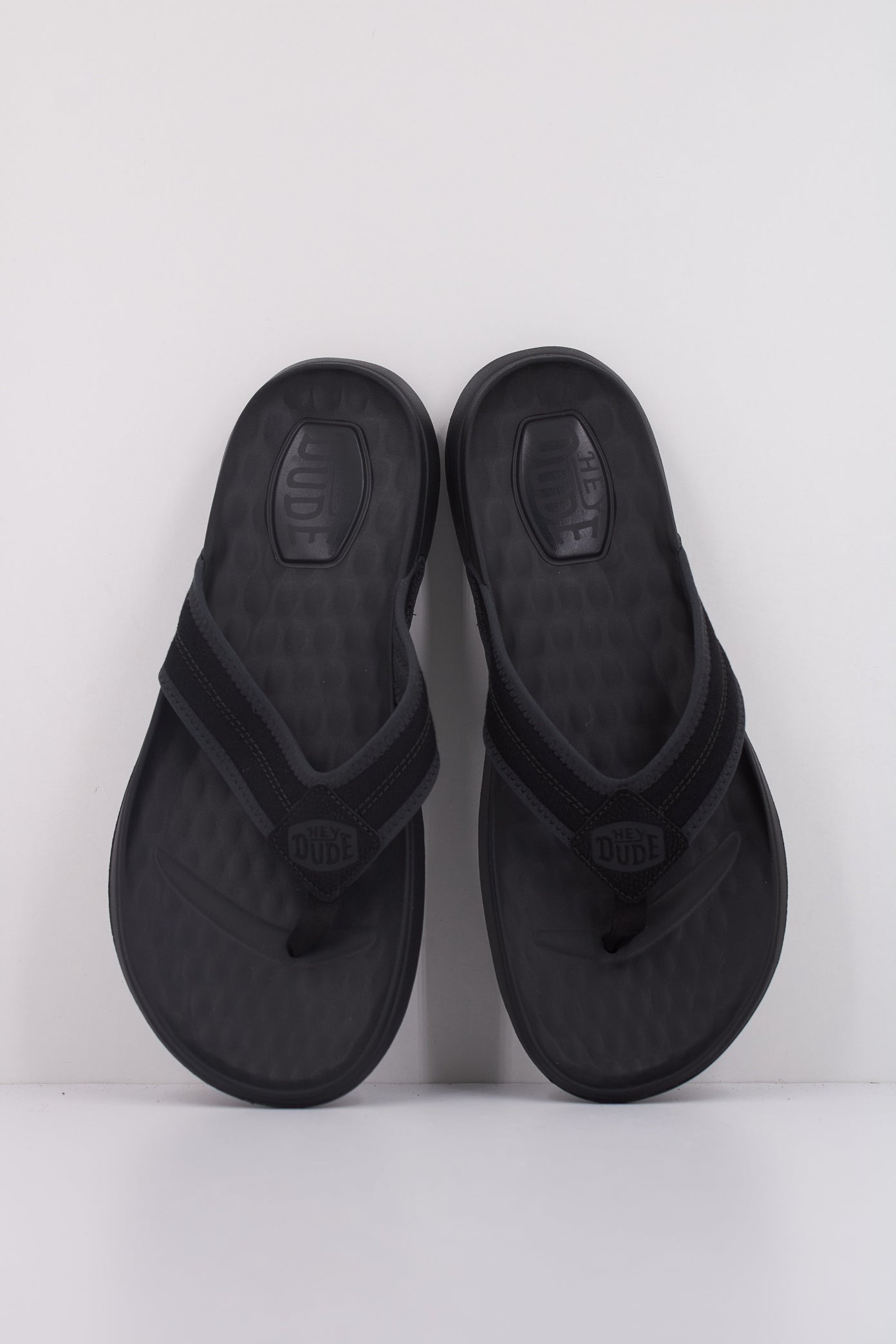 HEY DUDE  MILO en color NEGRO  (3)