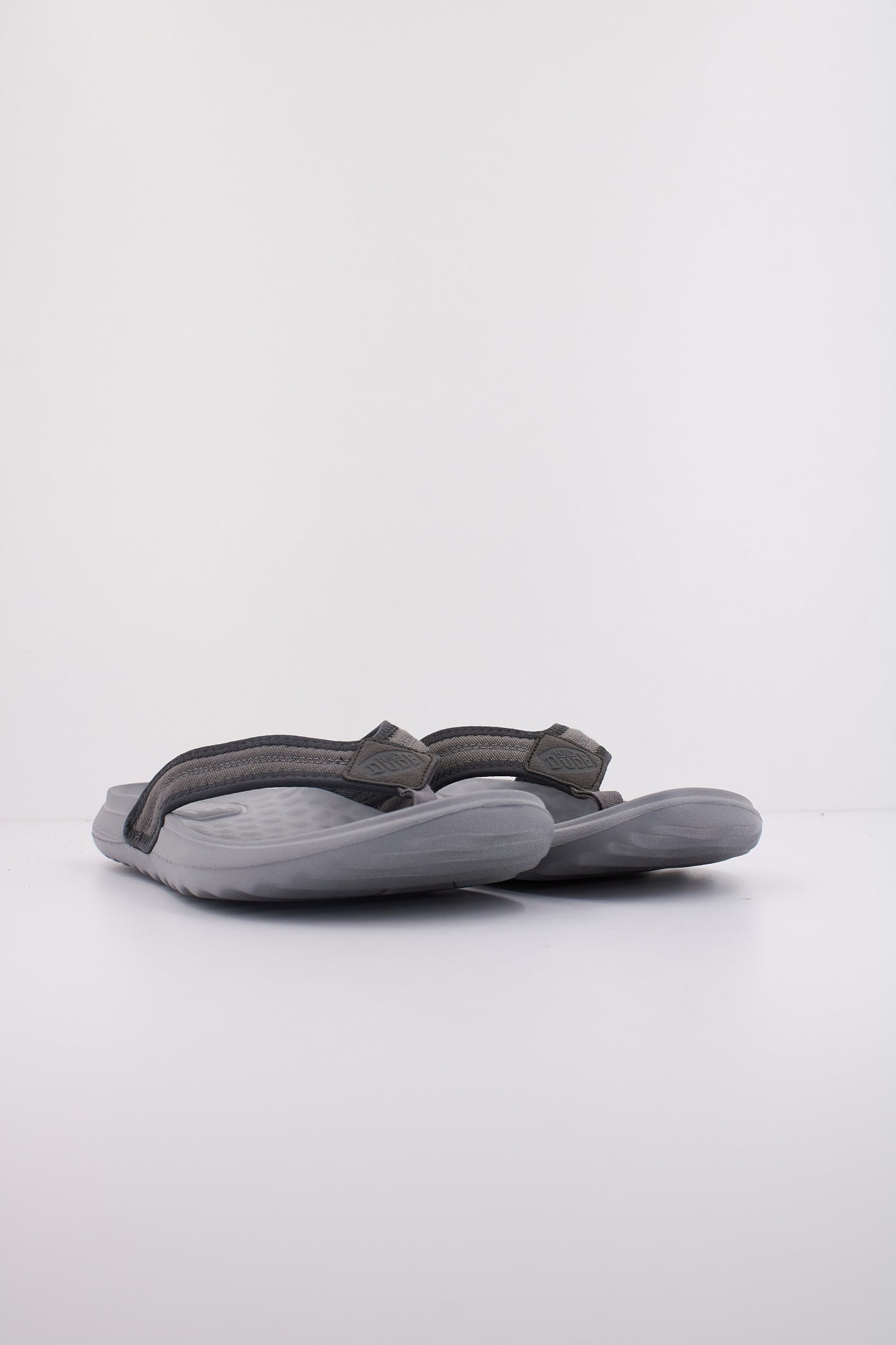 HEY DUDE  MILO en color GRIS  (2)