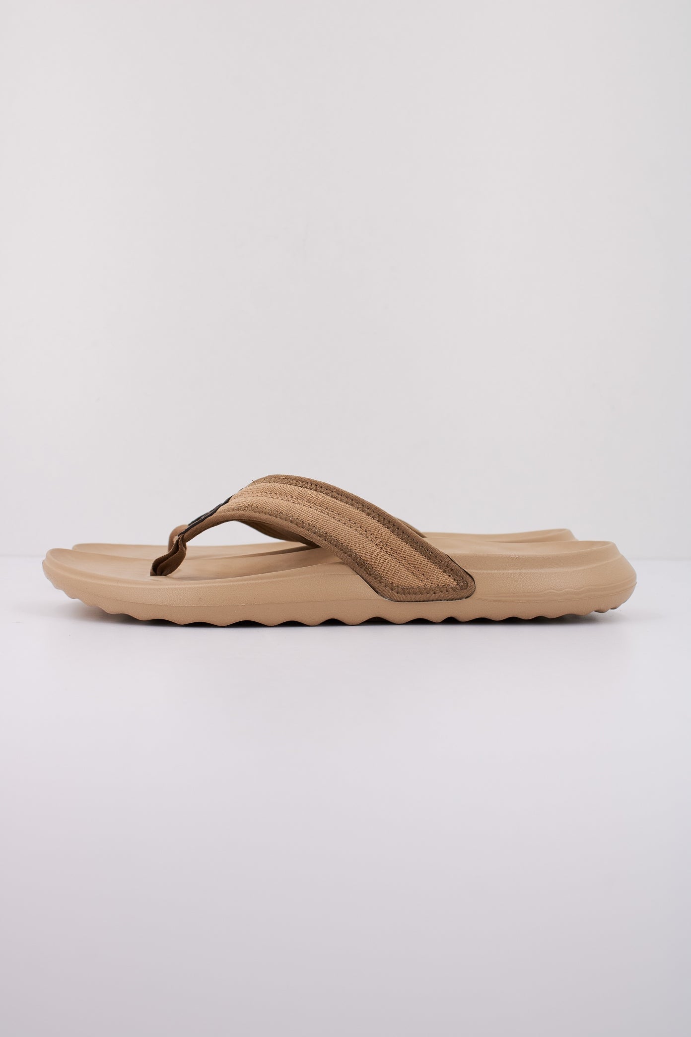 HEY DUDE MILO en color MARRON CLARO (1)