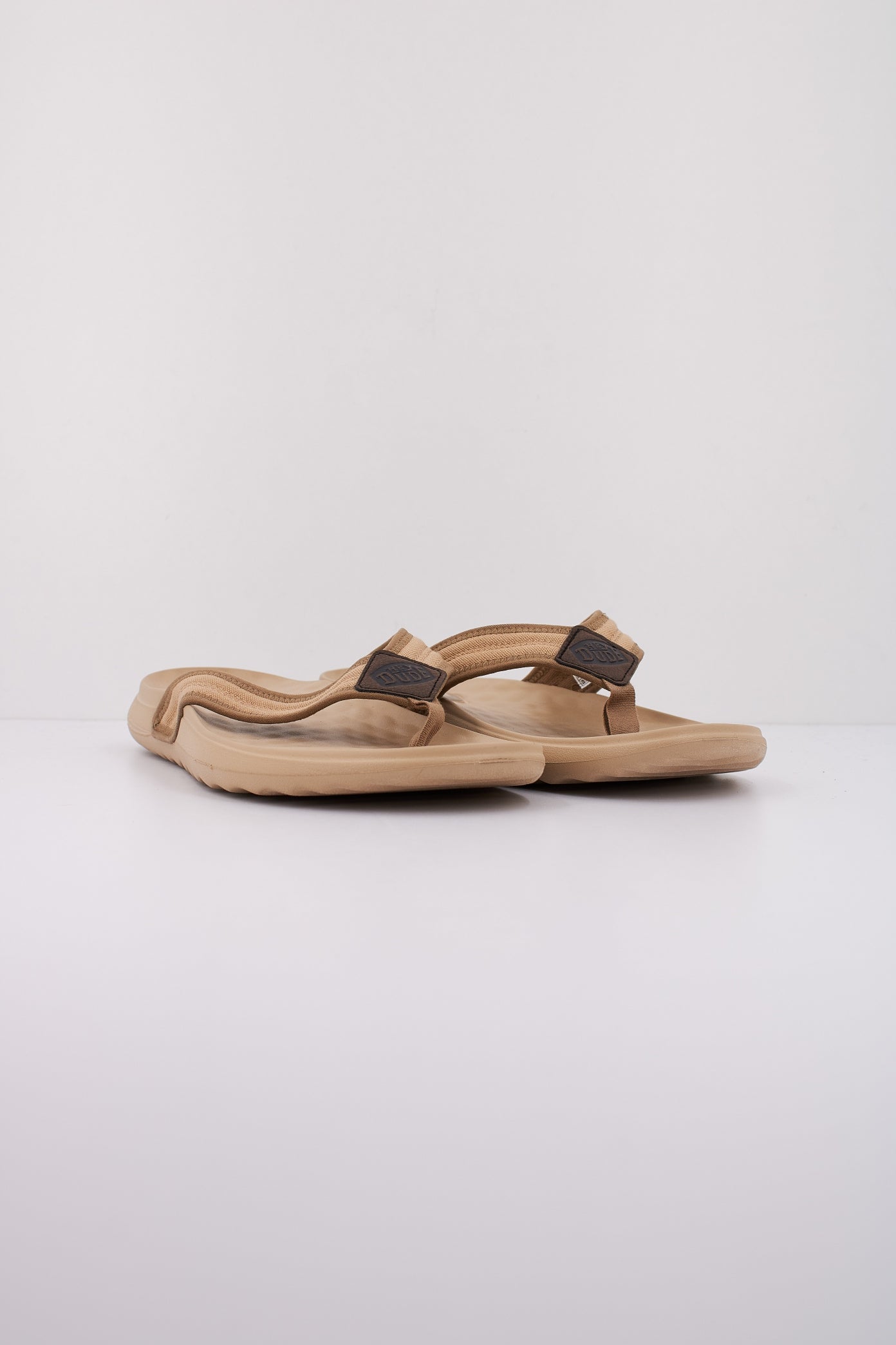 HEY DUDE MILO en color MARRON CLARO (2)