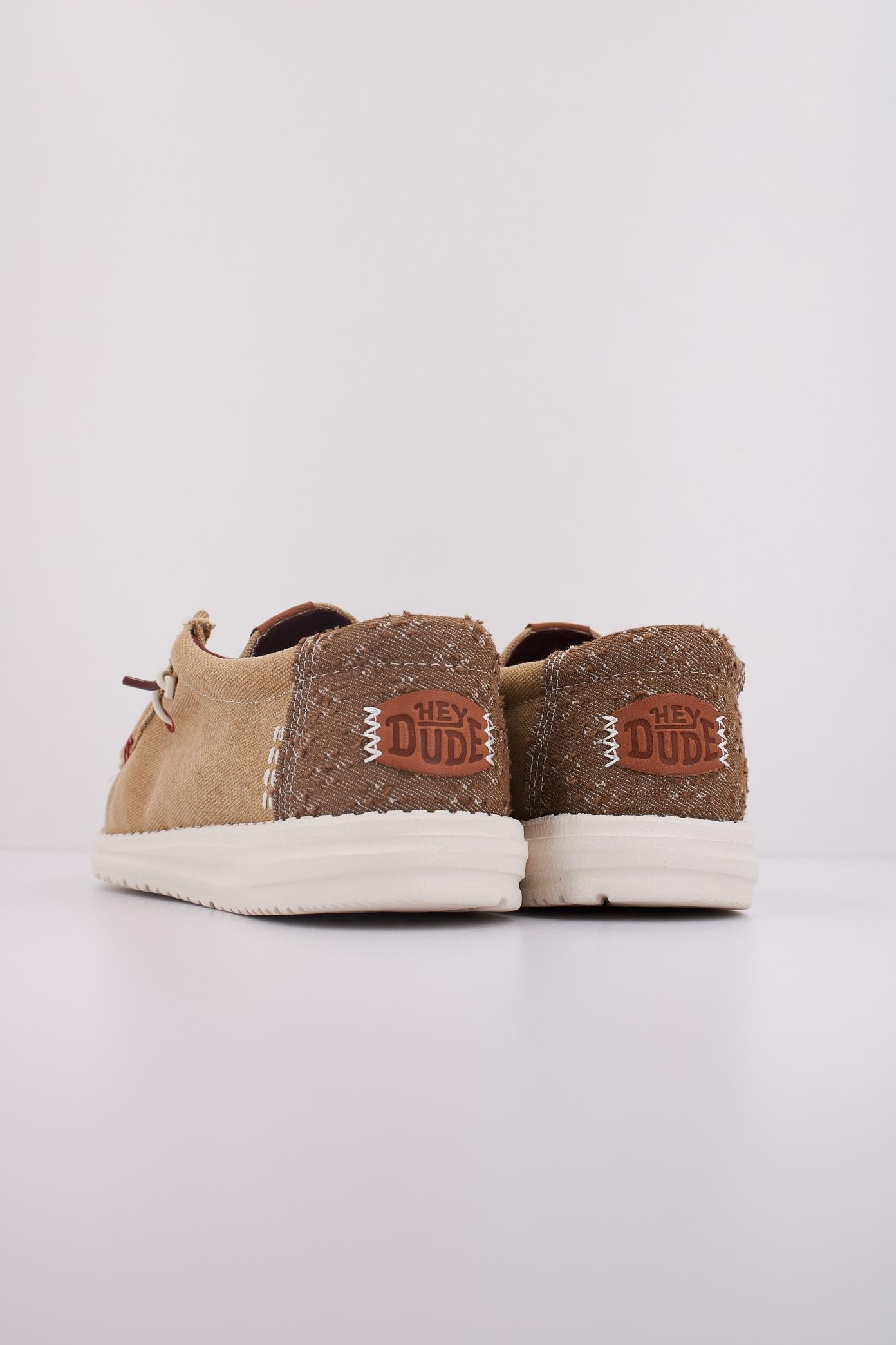 HEY DUDE WALLY WORKWEAR en color BEIS (4)