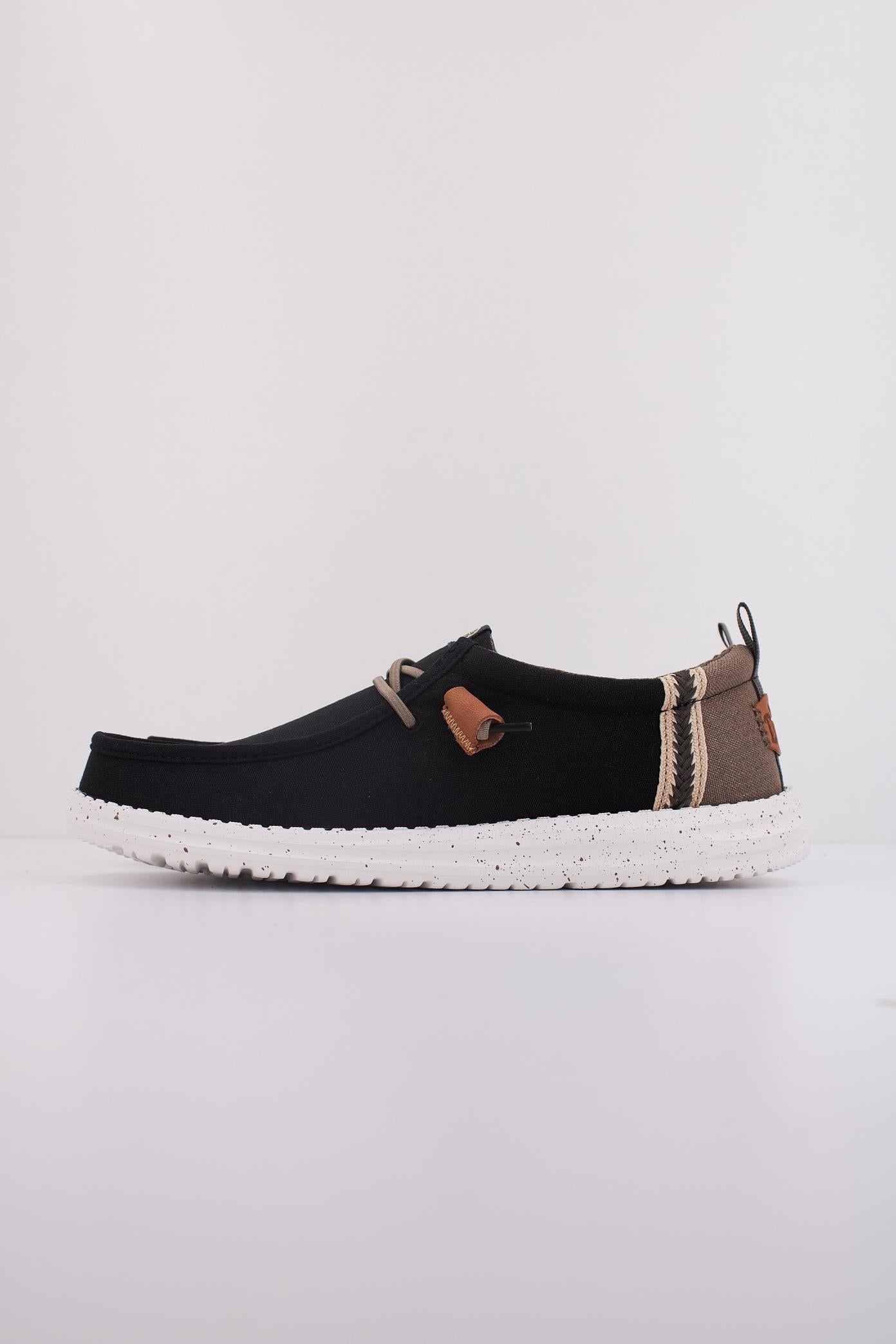 HEY DUDE WALLY SUMMER LINEN en color NEGRO (1)