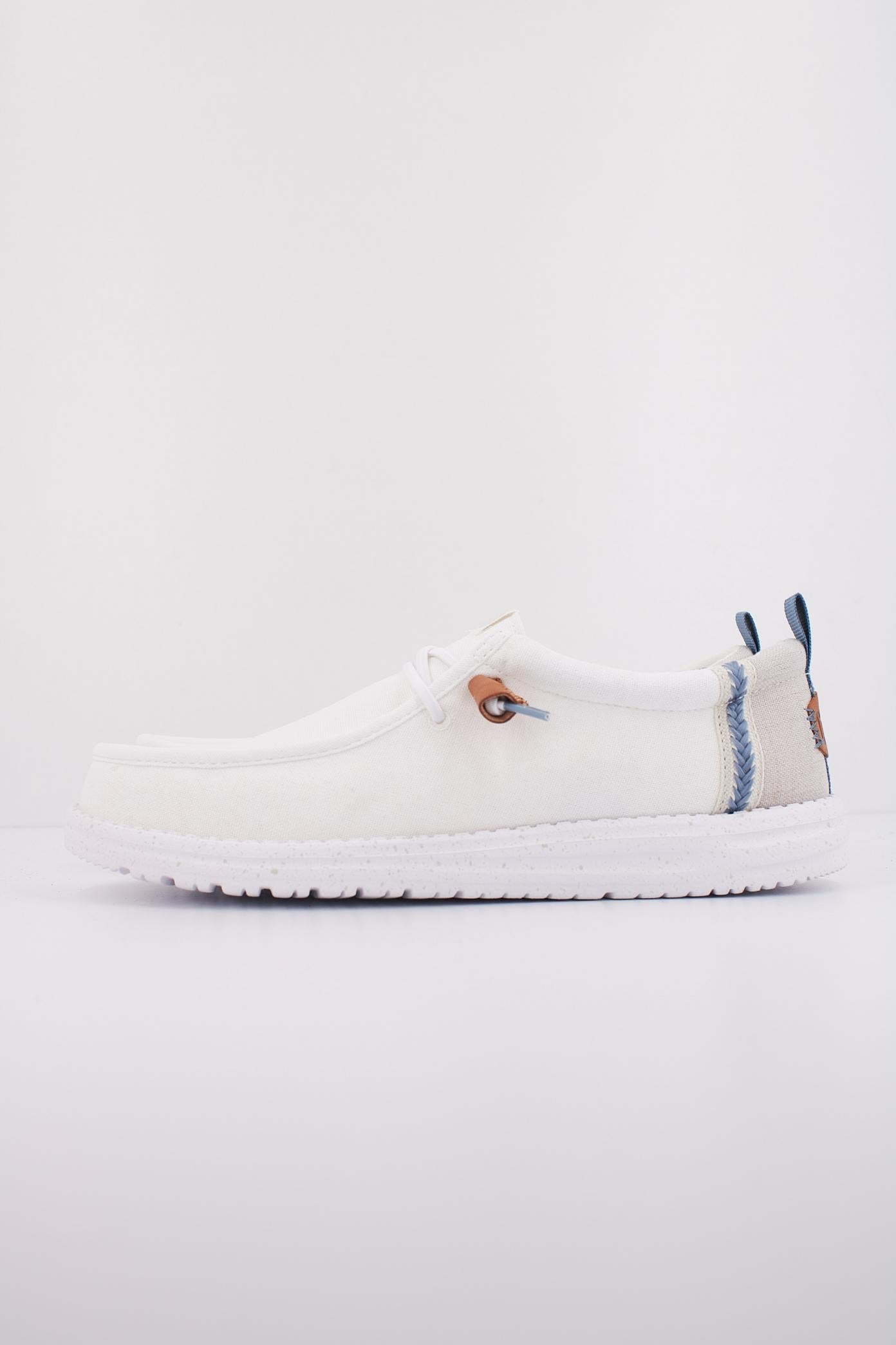 HEY DUDE WALLY SUMMER LINEN en color BLANCO (1)