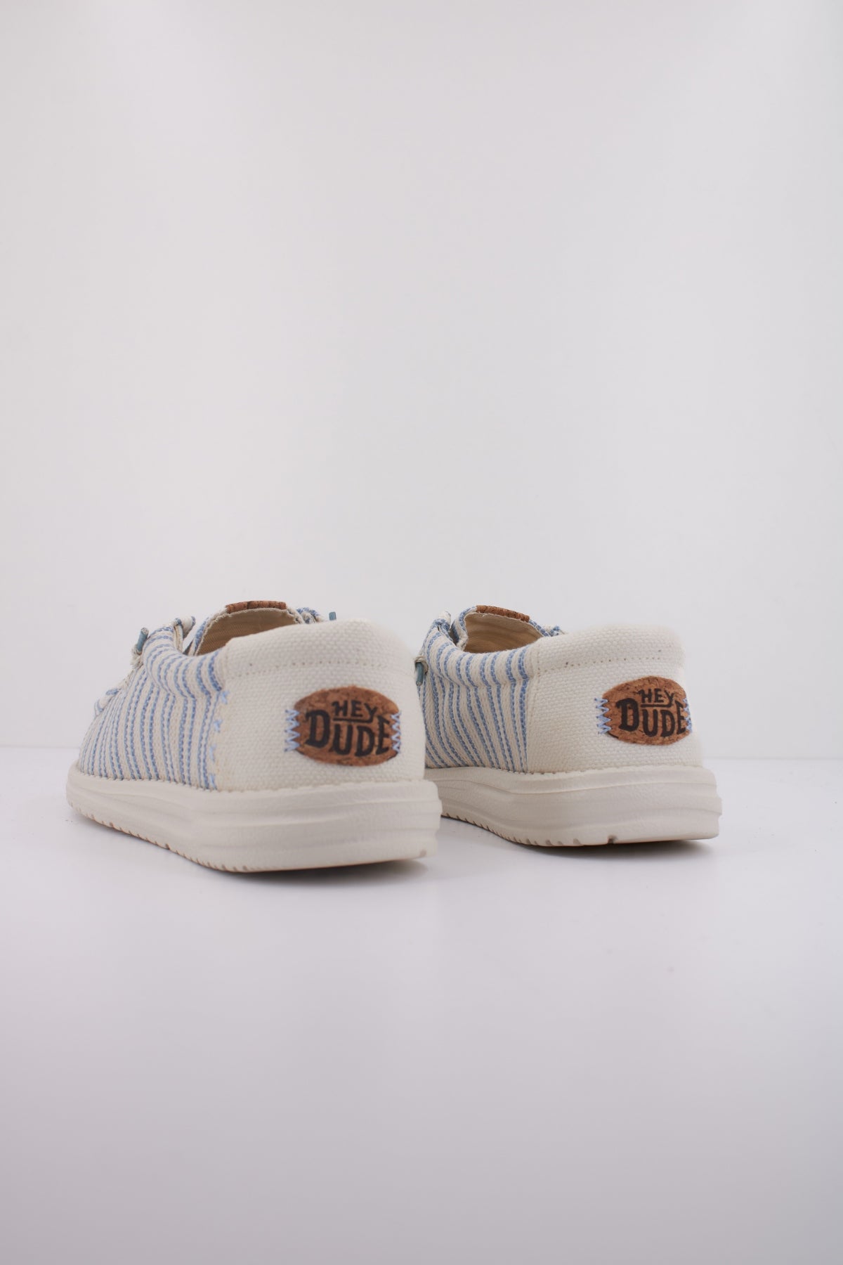 HEY DUDE WALLY RESORT en color BLANCO (4)